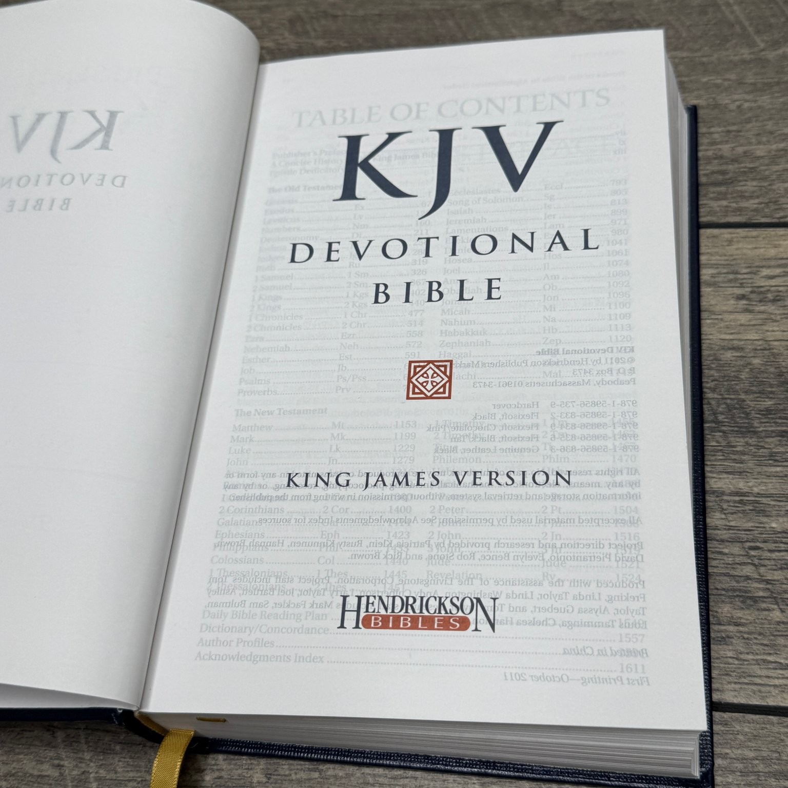 KJV Devotional Bible King James Version 2011 Hardcover 1st Printing Hendrickson