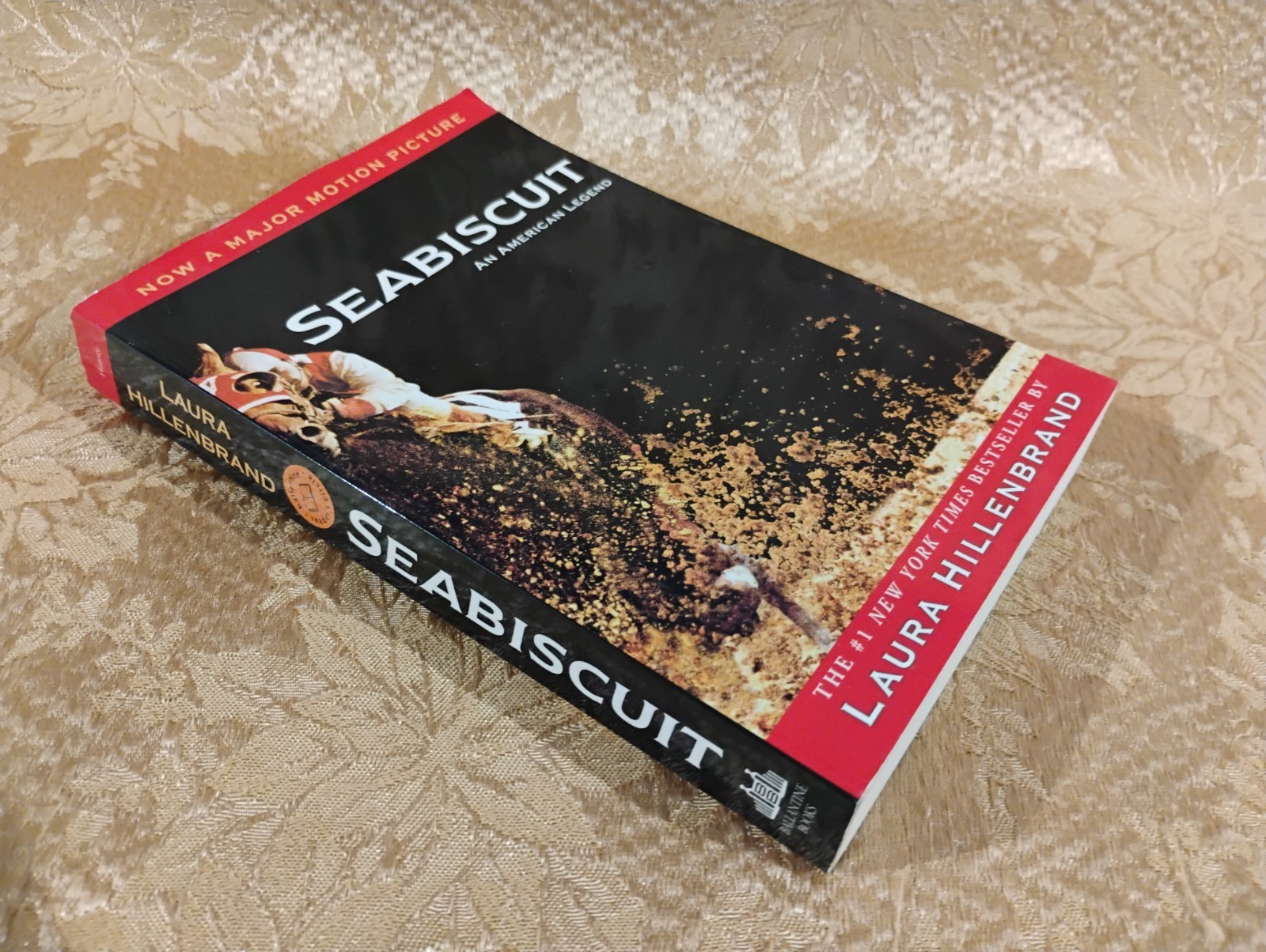 Seabiscuit, an American Legend by Laura Hillenbrand ~ 2002 Paperback Novel Book