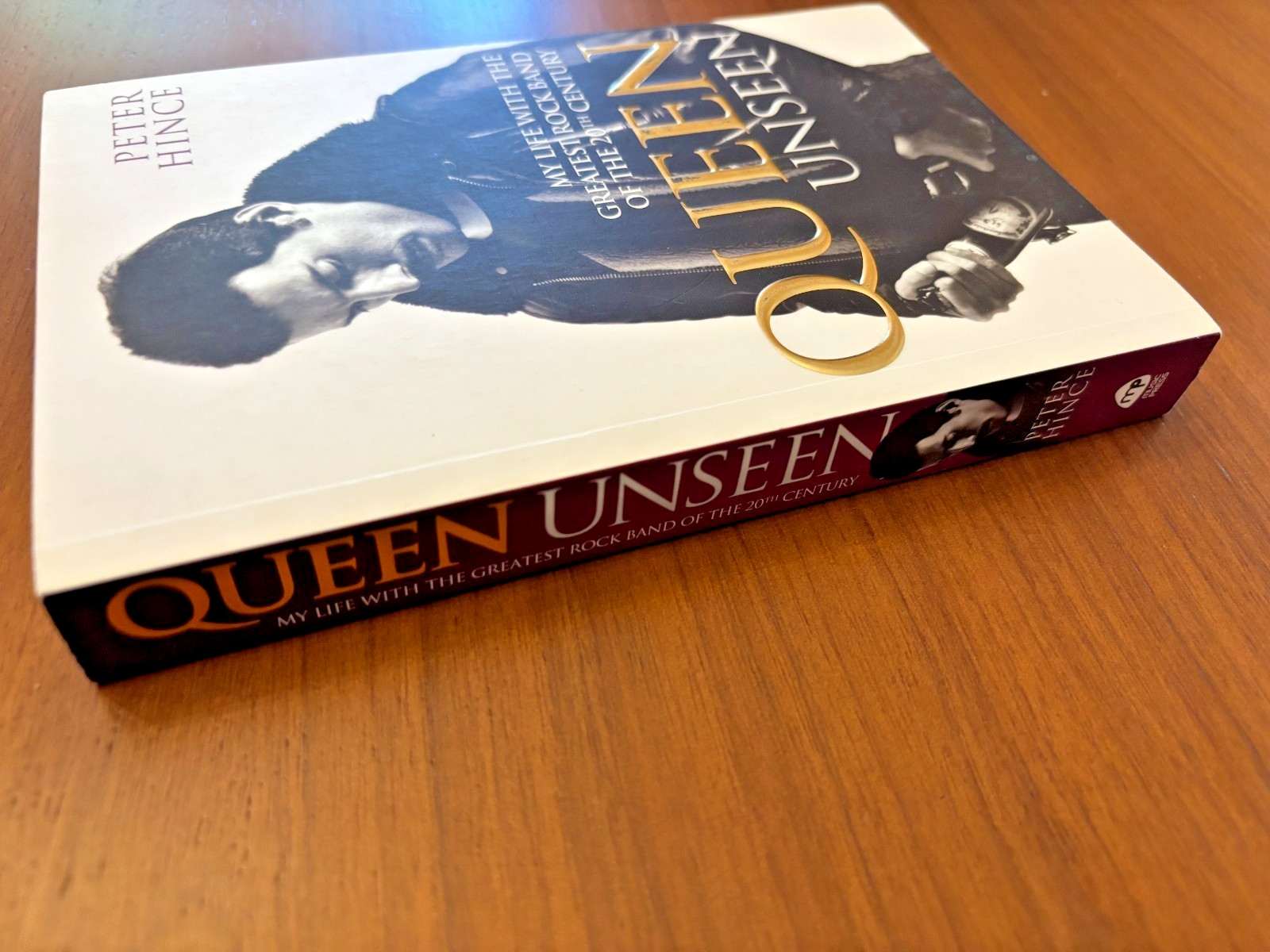 QUEEN UNSEEN by PETER HINCE PAPERBACK BOOK FREDDIE MERCURY BRIAN MAY