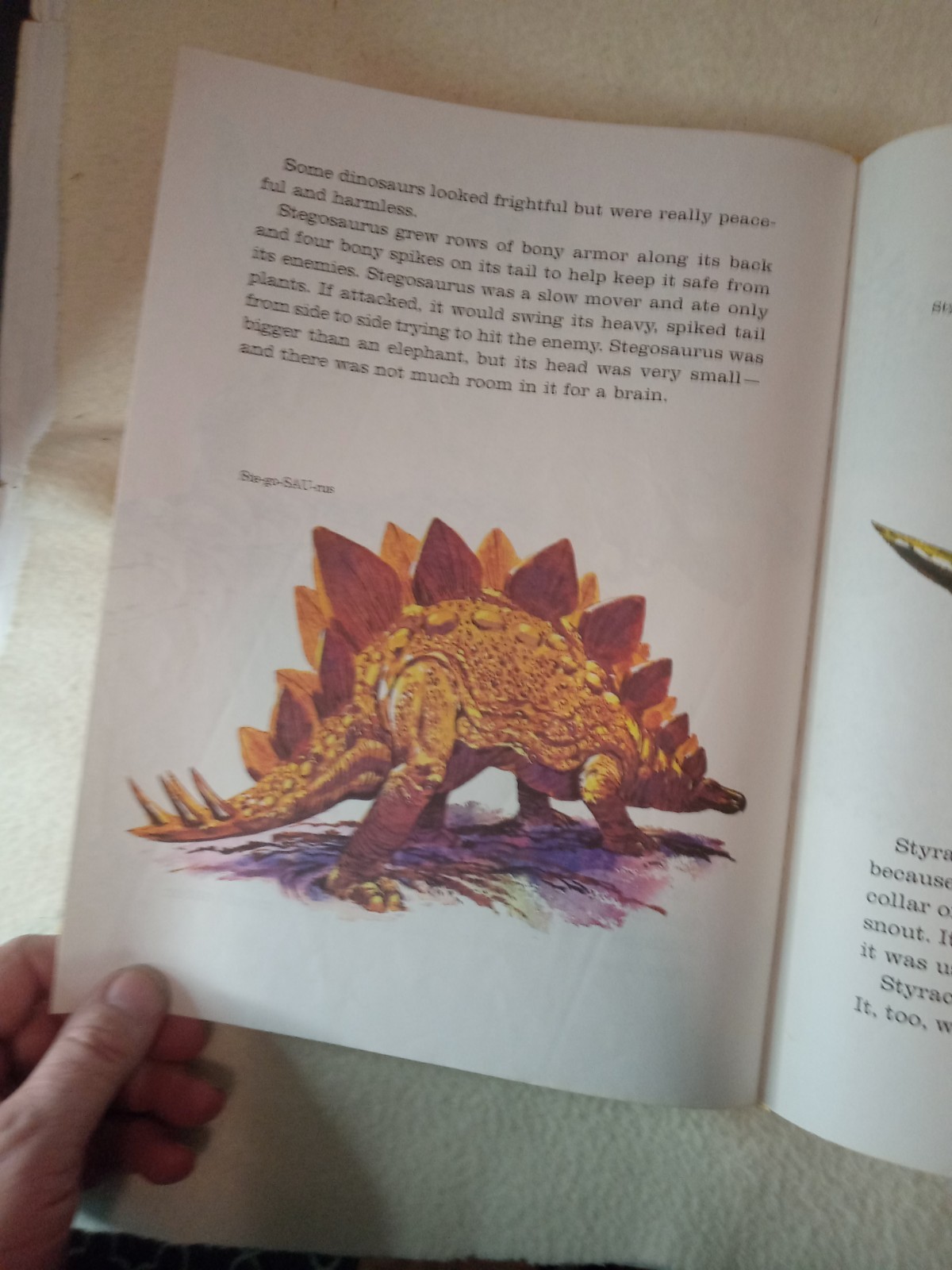 Dinosaurs Giants of the Past by Eileen Daly HC 1976 A Golden Book 12.5 x 9.5 inc