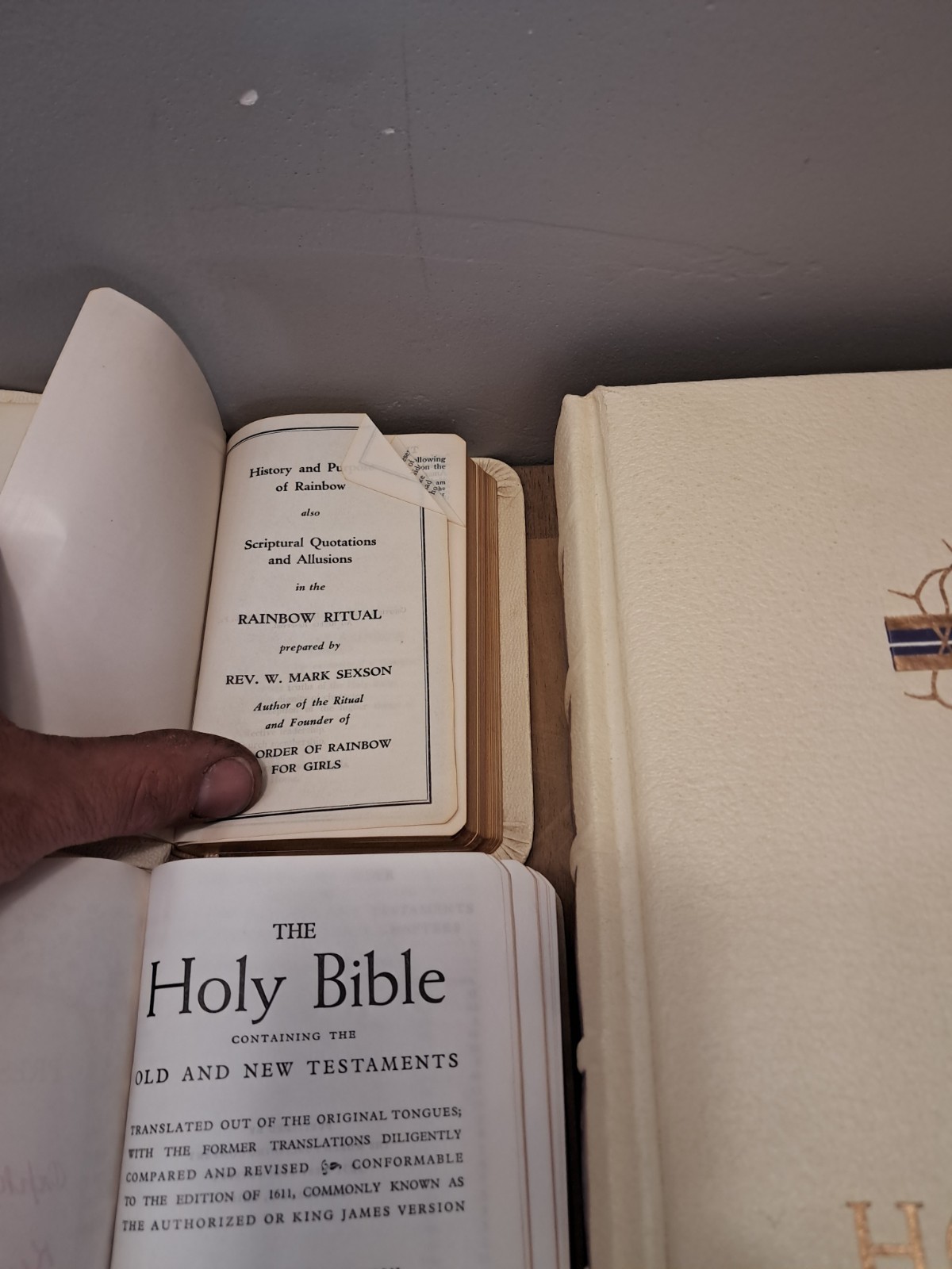 Lot Of Bibles Vintage 1960: Family Holy Bible KJV Large P82
