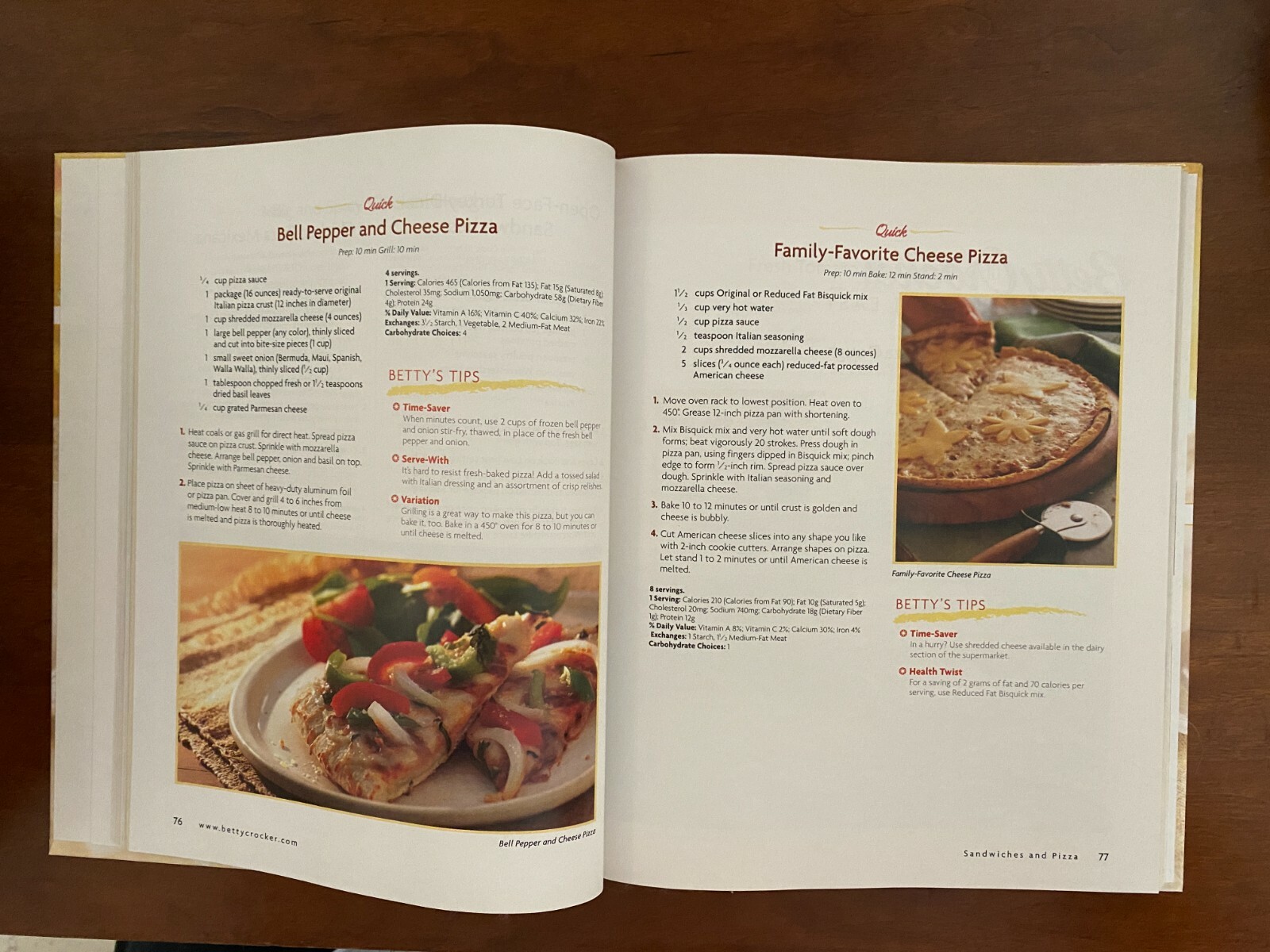 Betty Crocker Annual Recipes — 2005 Cookbook — 240+ RECIPES / 297 PAGES