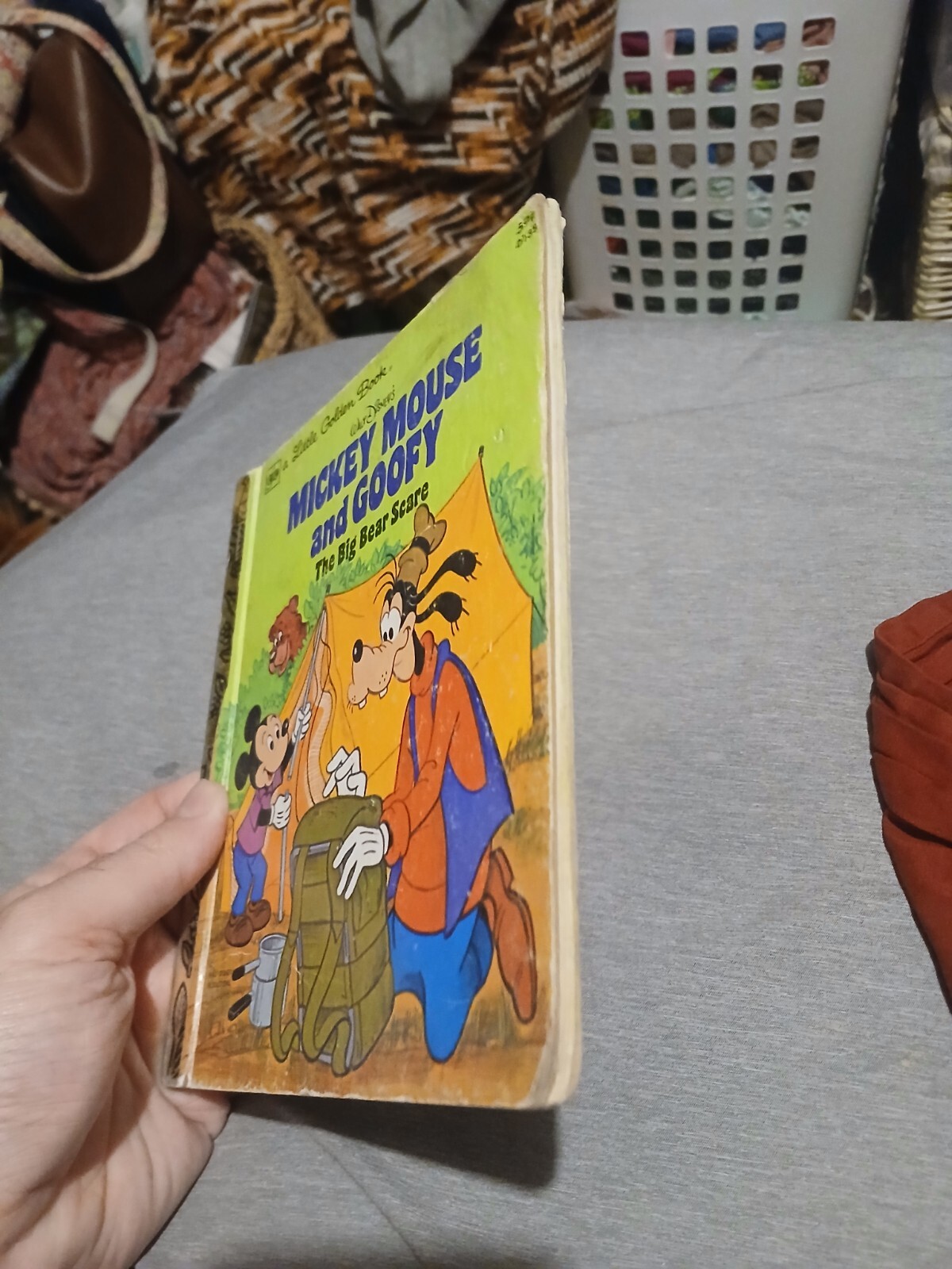 Walt Disney’s Mickey Mouse and Goofy: The Big Bear Scare Golden Book 1979 VTG