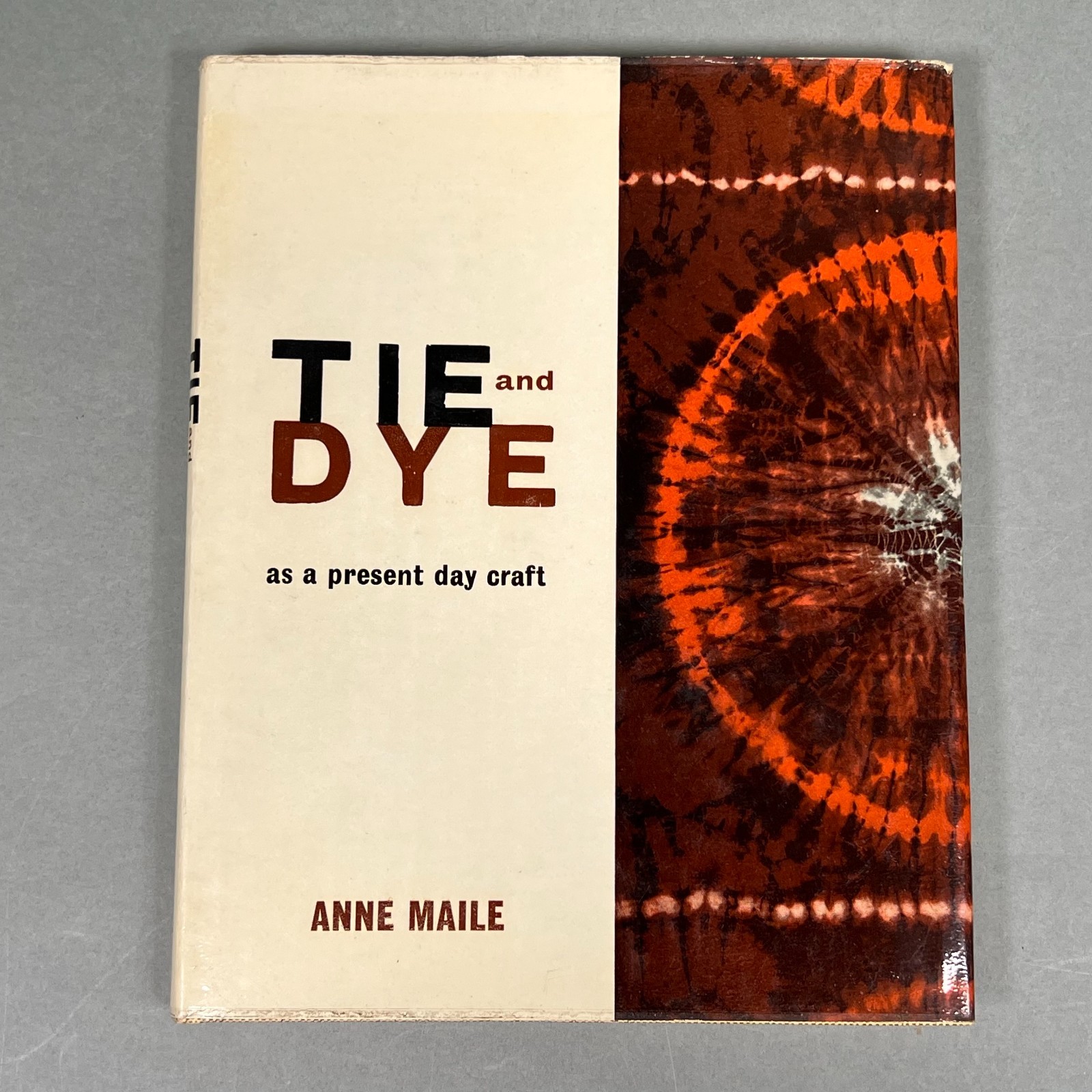 TIE AND DYE AS A PRESENT DAY CRAFT ANNE MAILE 4TH PRINTING 1969 DUST JACKET VGC