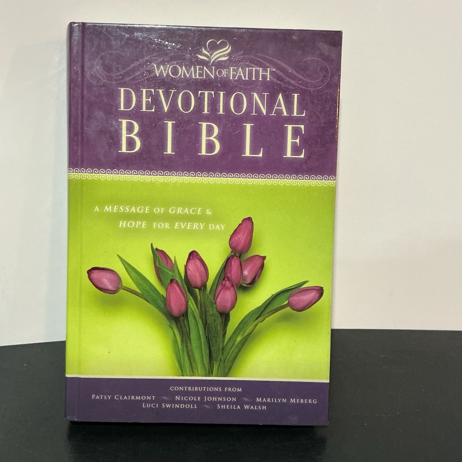 Women of Faith Devotional Bible : A Message of Grace and Hope for Every Day…