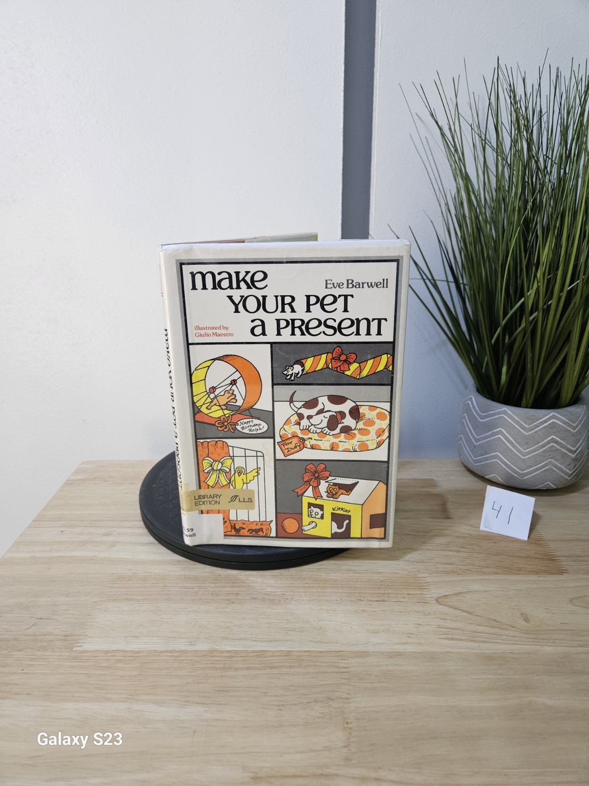 Make Your Pet A Present By Eve Barwell 1977 Hardcover Dust Jacket
