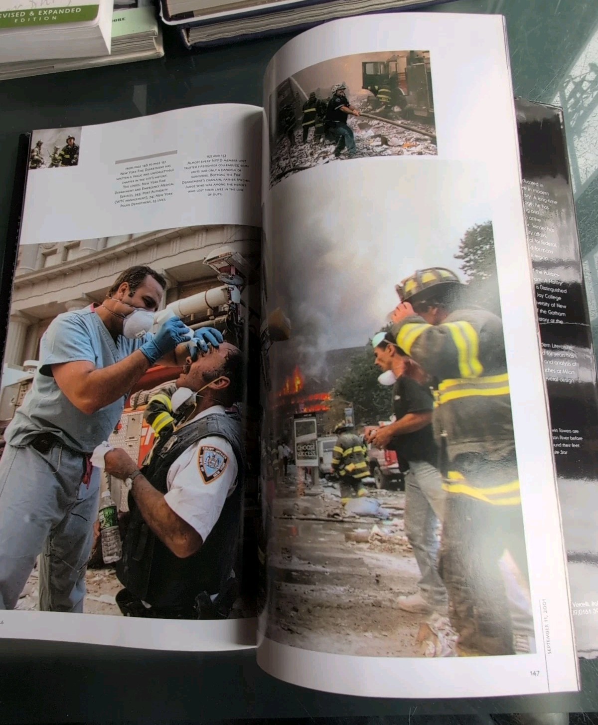 World Trade Center Oversized ( Tall ) HC Book Photos 9/11 Foldout Pages EXC Cond