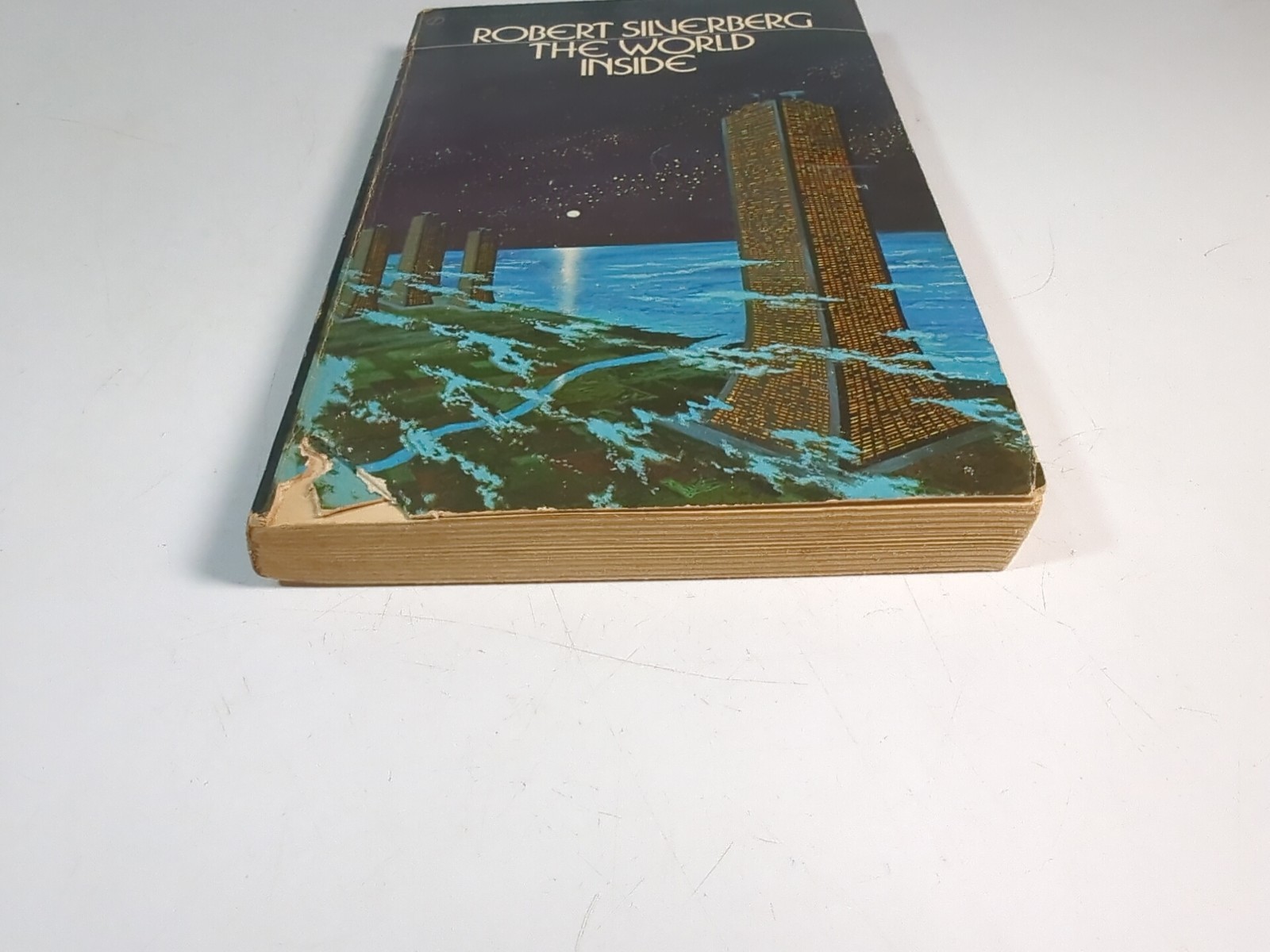 Robert Silverberg – The World Inside – Signet First Printing 1972 Vintage Sci-fi