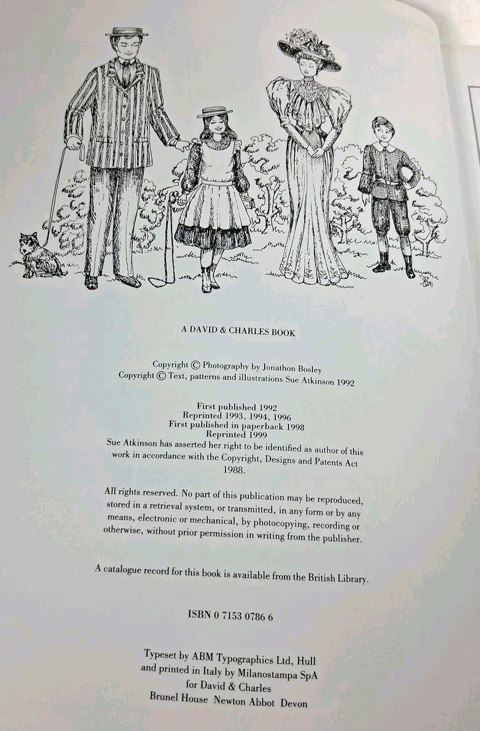 Making and Dressing Dolls’ House Dolls in 1/12 Scale – (paperback Atkinson