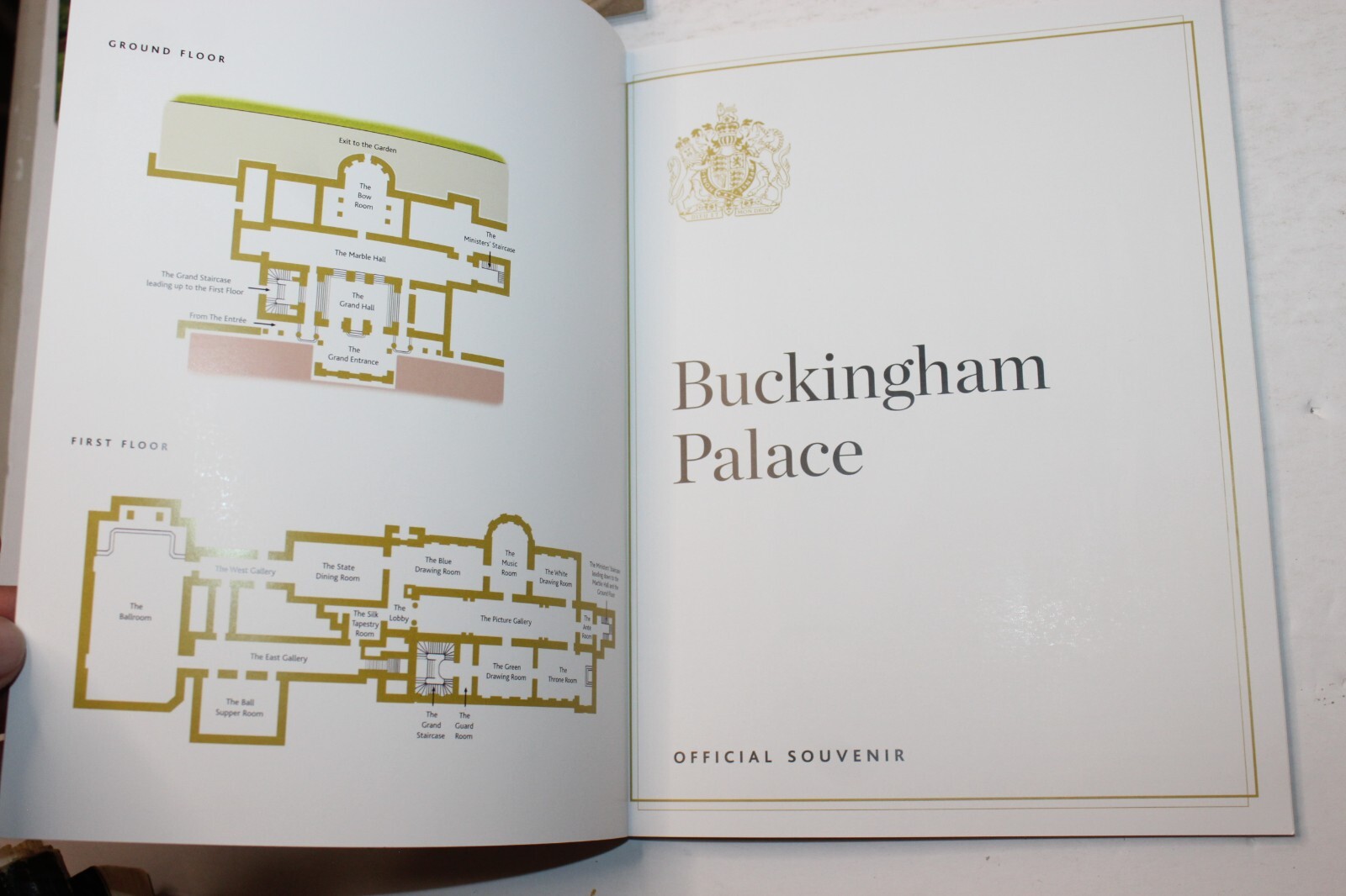 Buckingham Palace: Official Souvenir Book, The Royal Collection Trust LIKE NEW
