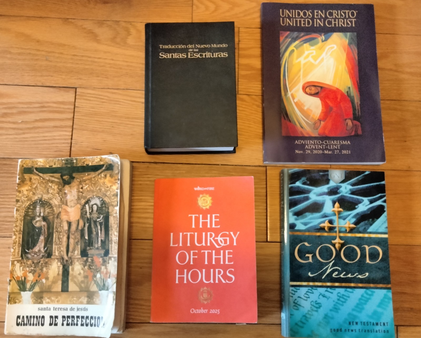 Lot of 8 Religious Texts Good News New Testament Liturgy Hours Spanish/English