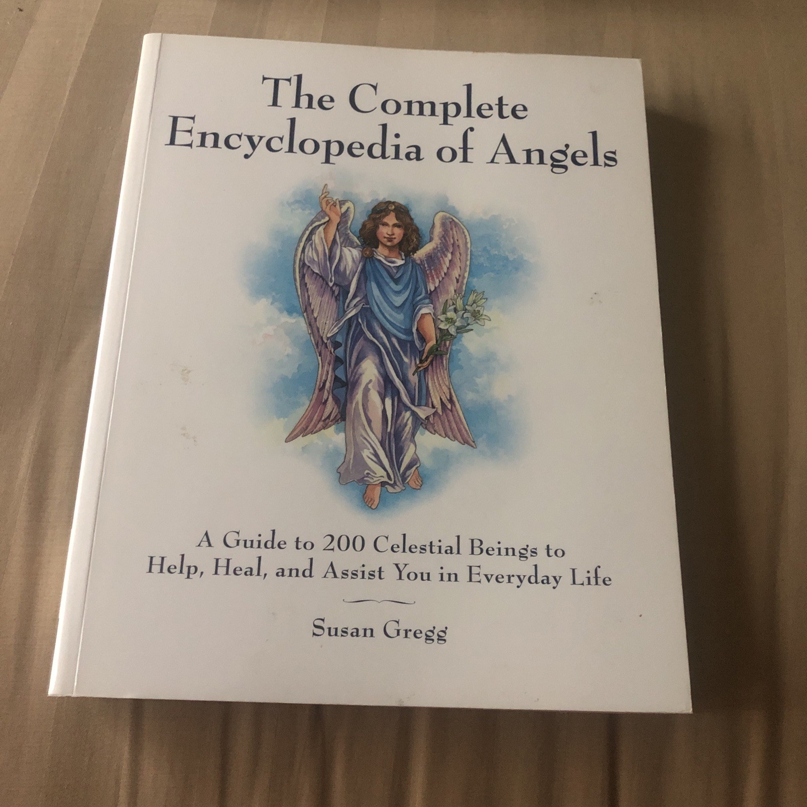 Complete Encyclopedia of Angels : A Guide to 200 Celestial Beings