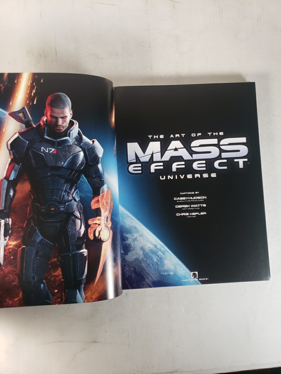 The Art of The Mass Effect Universe – Hardcover By Casey Hudson – First Edition