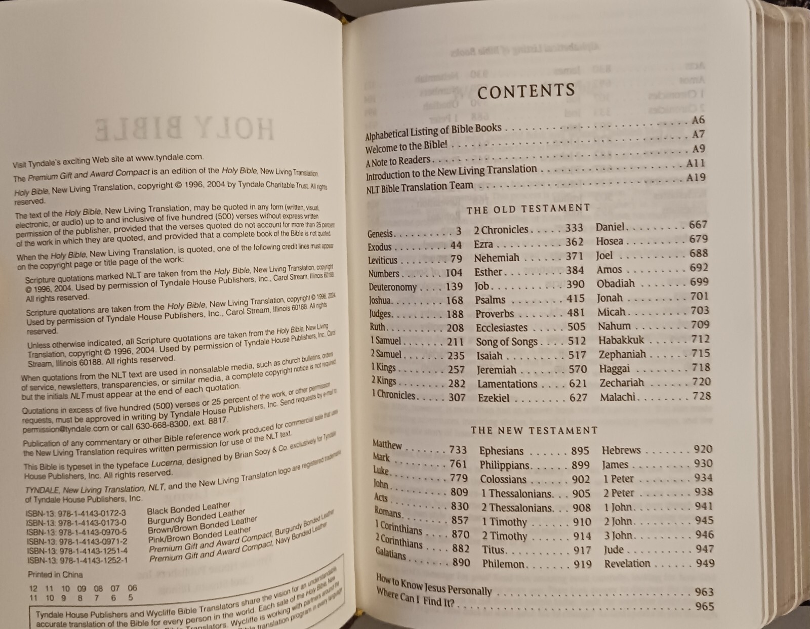Compact Gift Bible by Tyndale House Publishers Staff (2004, Leather)