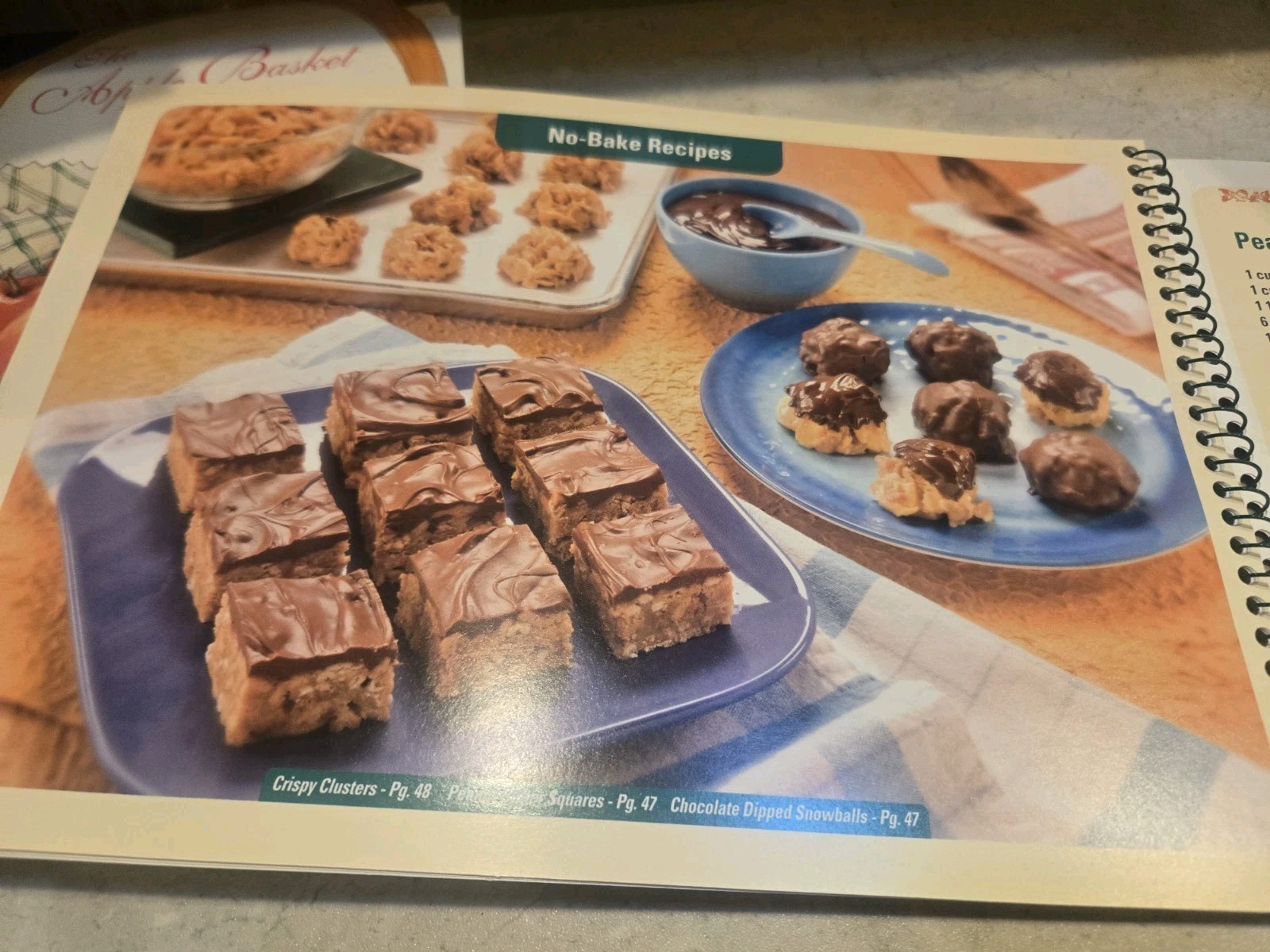 2008 WE Energies Christmas Cookie Cookbook Wisconsin Electric 80th CLEAN