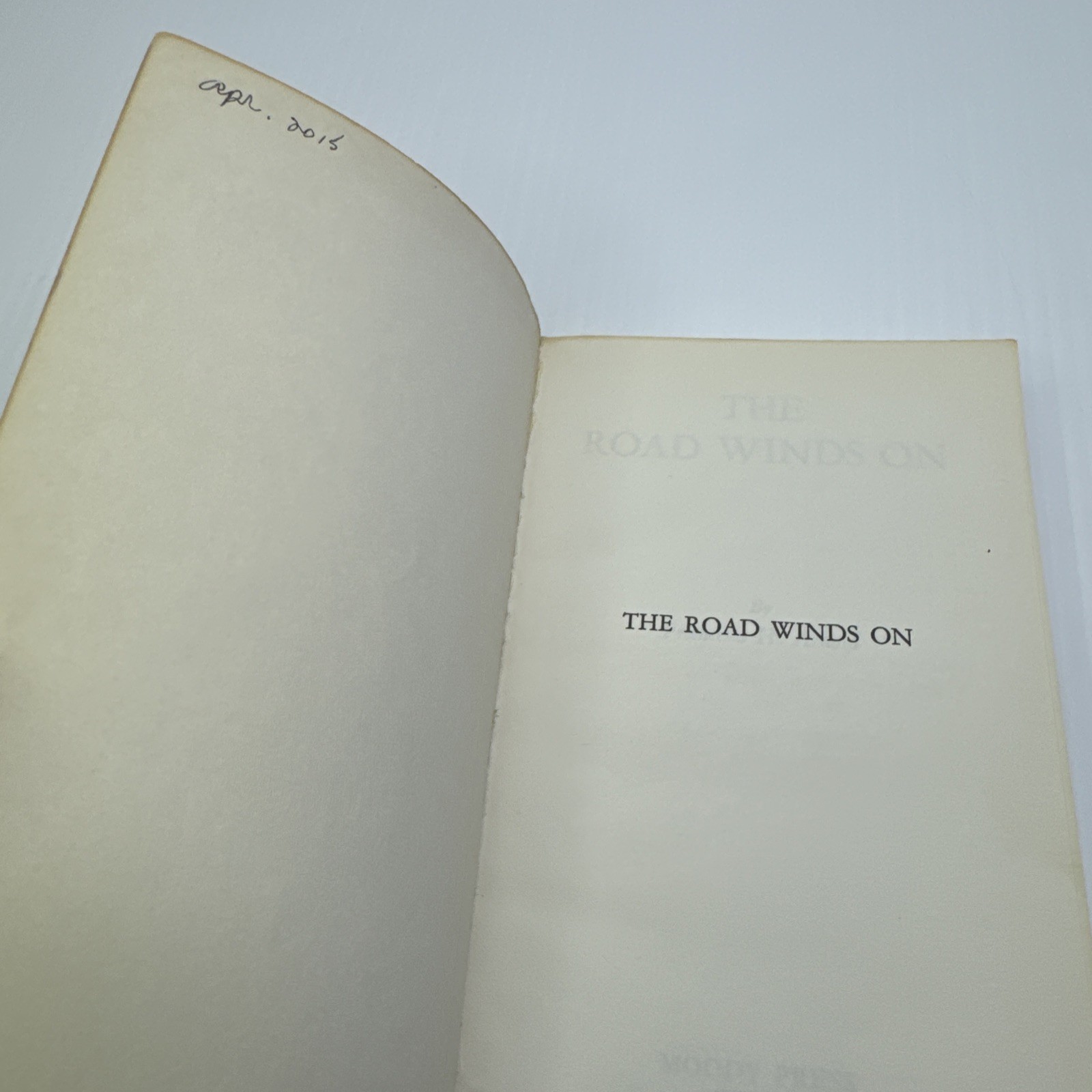 The Road Winds On Francena H. Arnold 1970 PB Moody Press Vintage Christian Novel