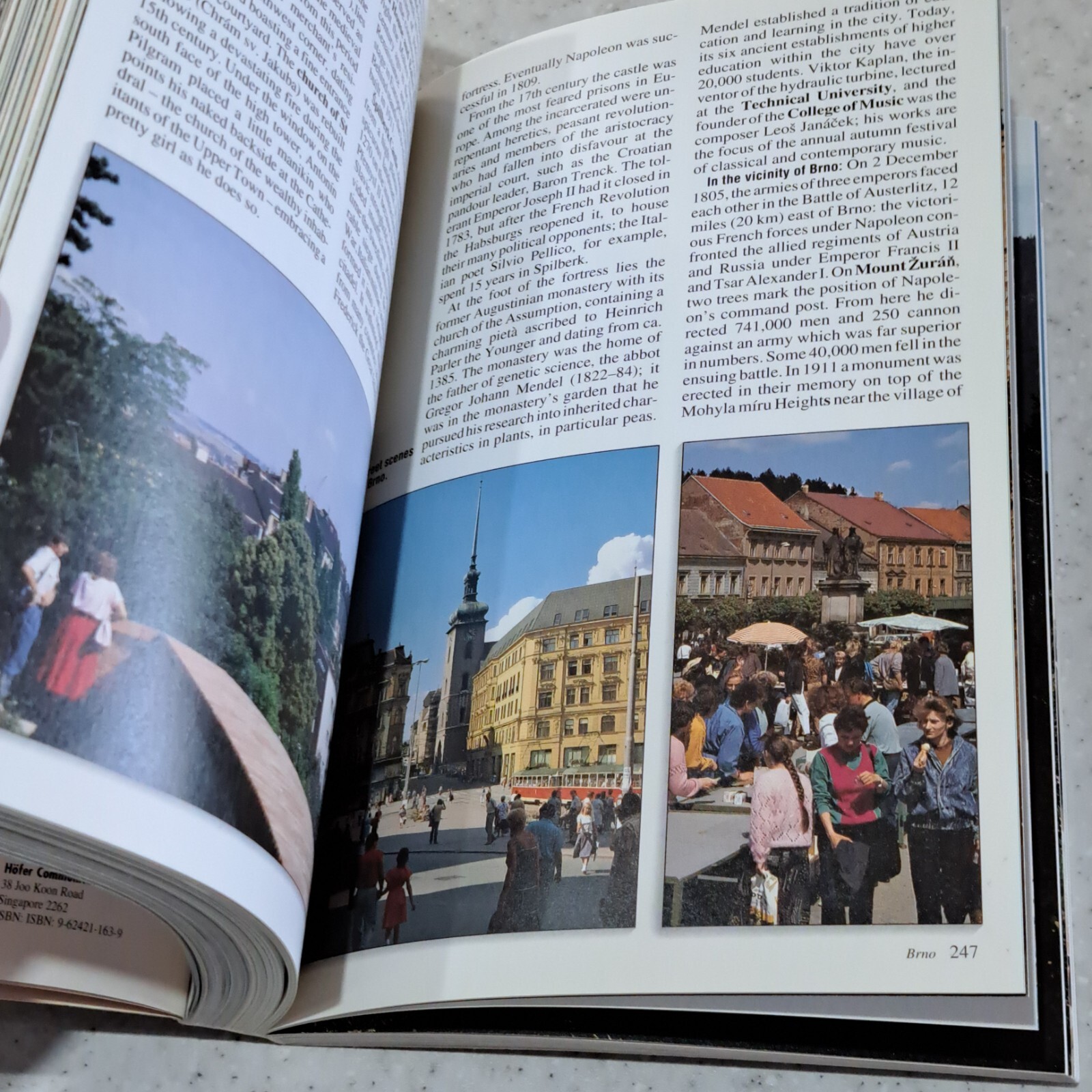 Czech & Slovak Republics by Insight Guides Travel Guide 1994
