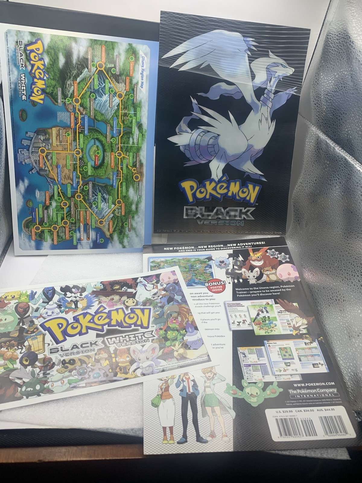 Pokémon Black & White Collectors Ed Hardcover Strategy Guide W lenticular Poster