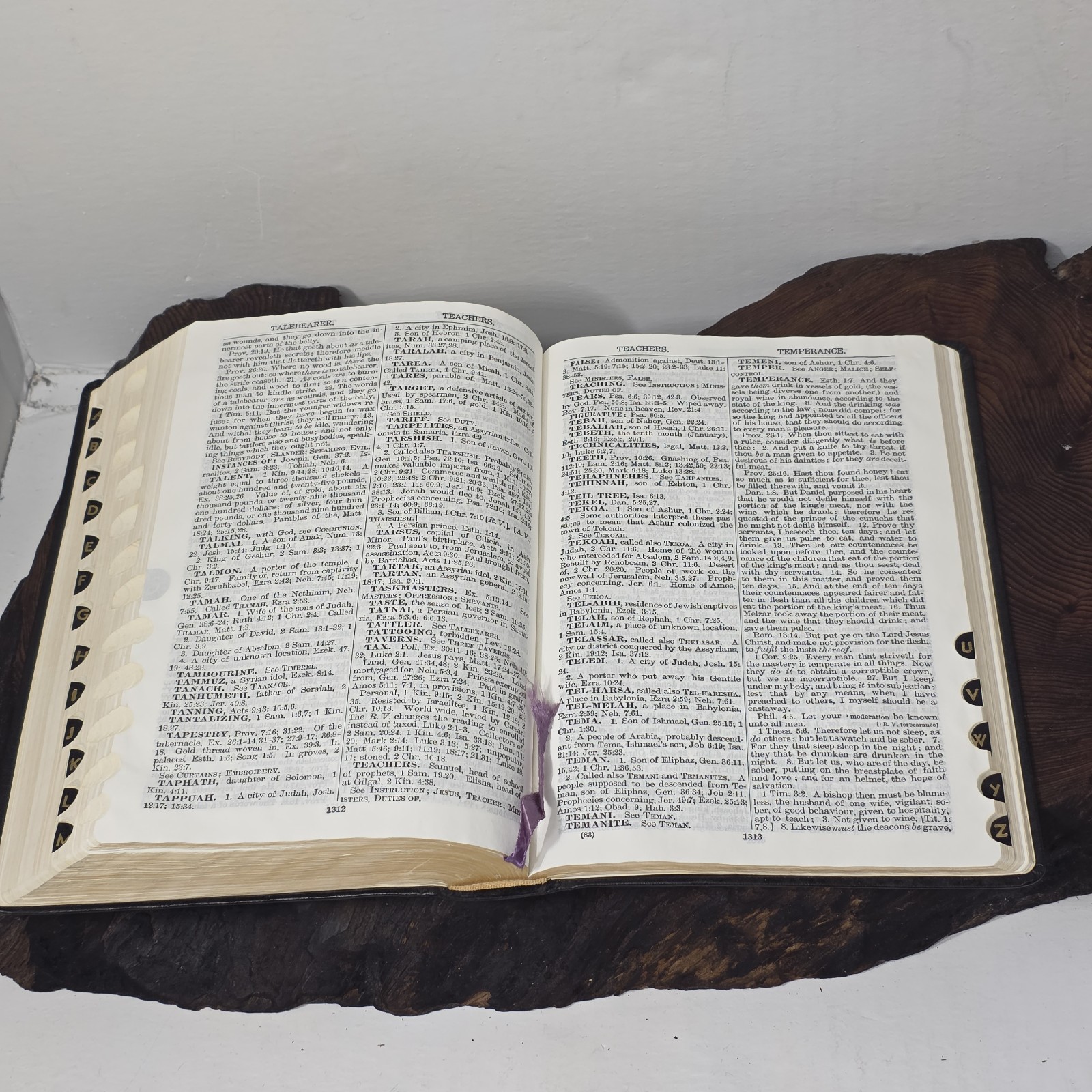 Nave’s Topical Bible Digest Black Leather Bound Thumb Indexed 1962 Southwestern
