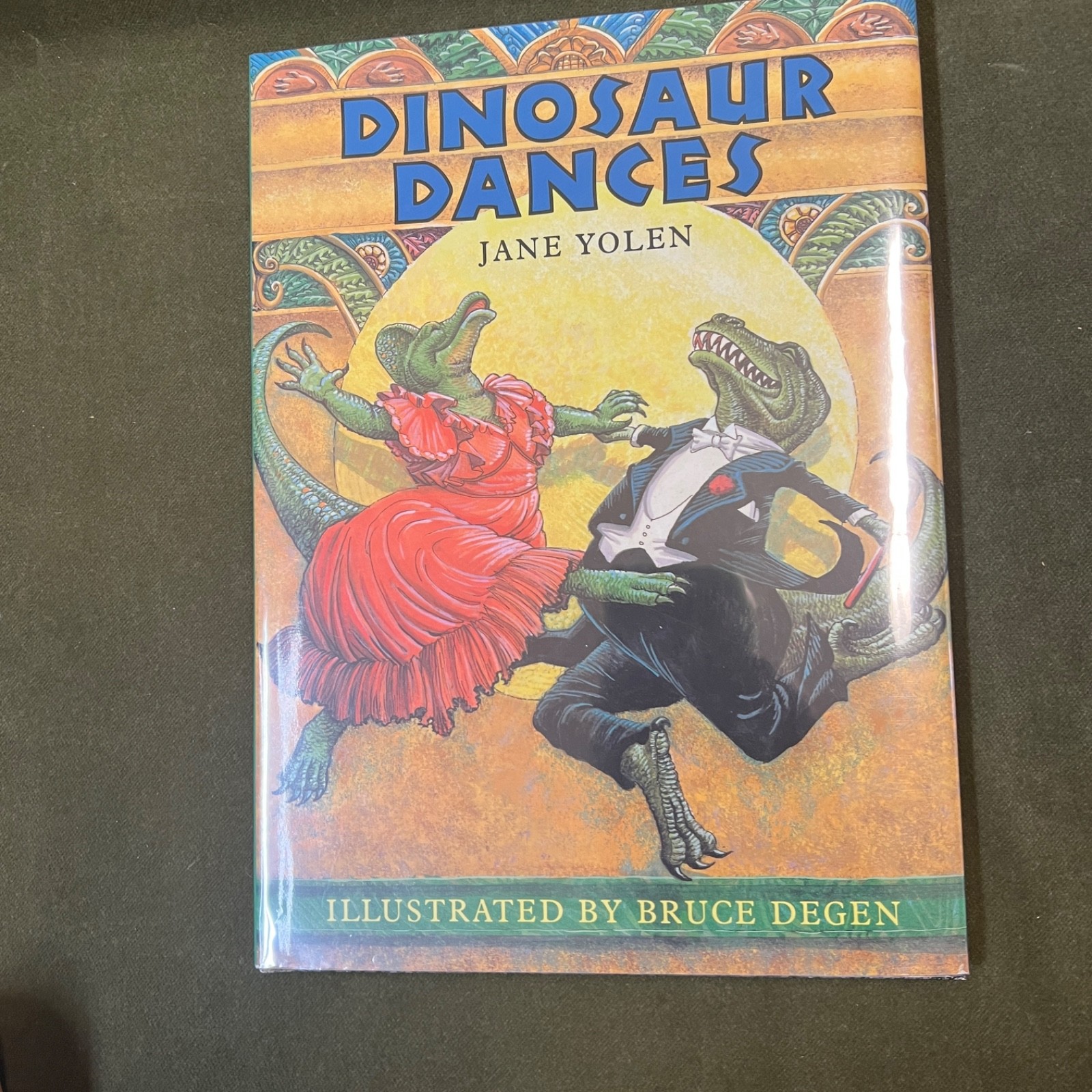 5 Dinosaur Child Books- 2 Ice Age, Dinosaur Dances, Dinosaur Dream, Dream Eater