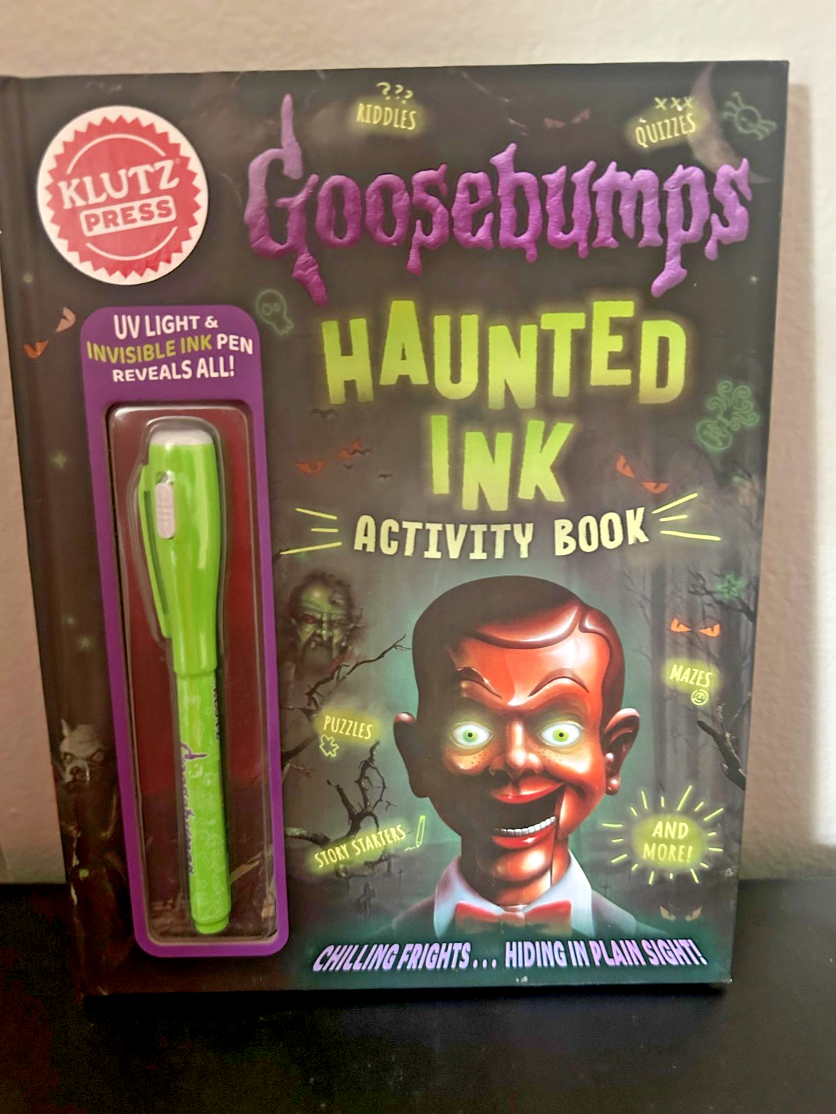 Goosebumps Haunted Ink Activity Book, Hardcover by Editors of Klutz (COR) UV Pen