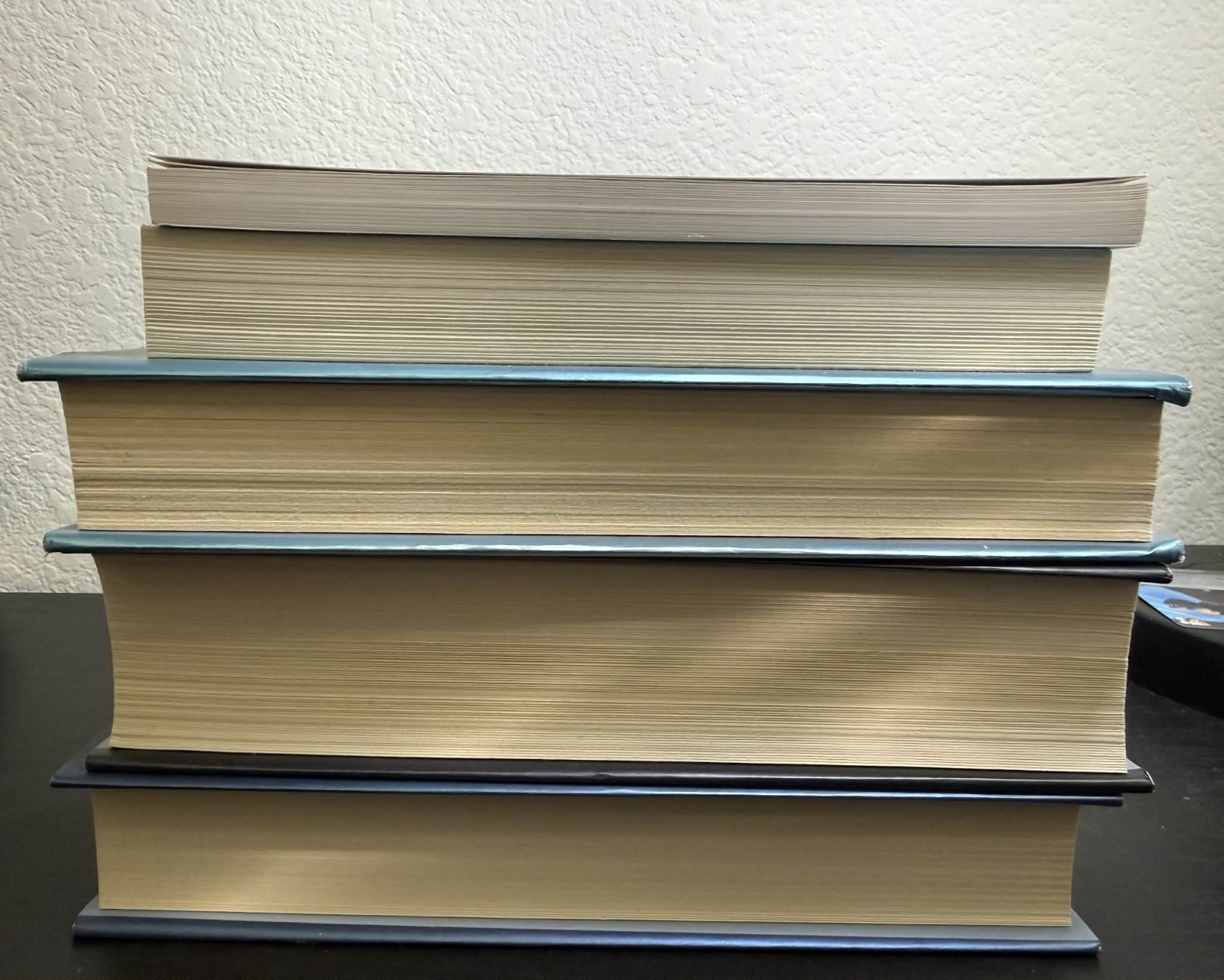 Victoria Aveyard Red Queen Series Lot 5 Books Hardcover Paperbacks YA Fantasy