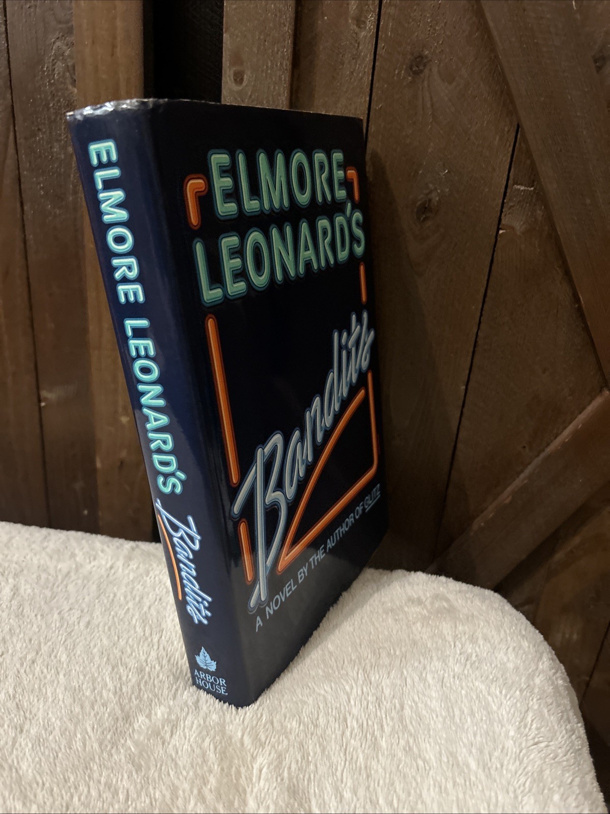Bandits, 1987 1st Ed/1st Print (UNREAD) HCDJ by Elmore Leonard VGC