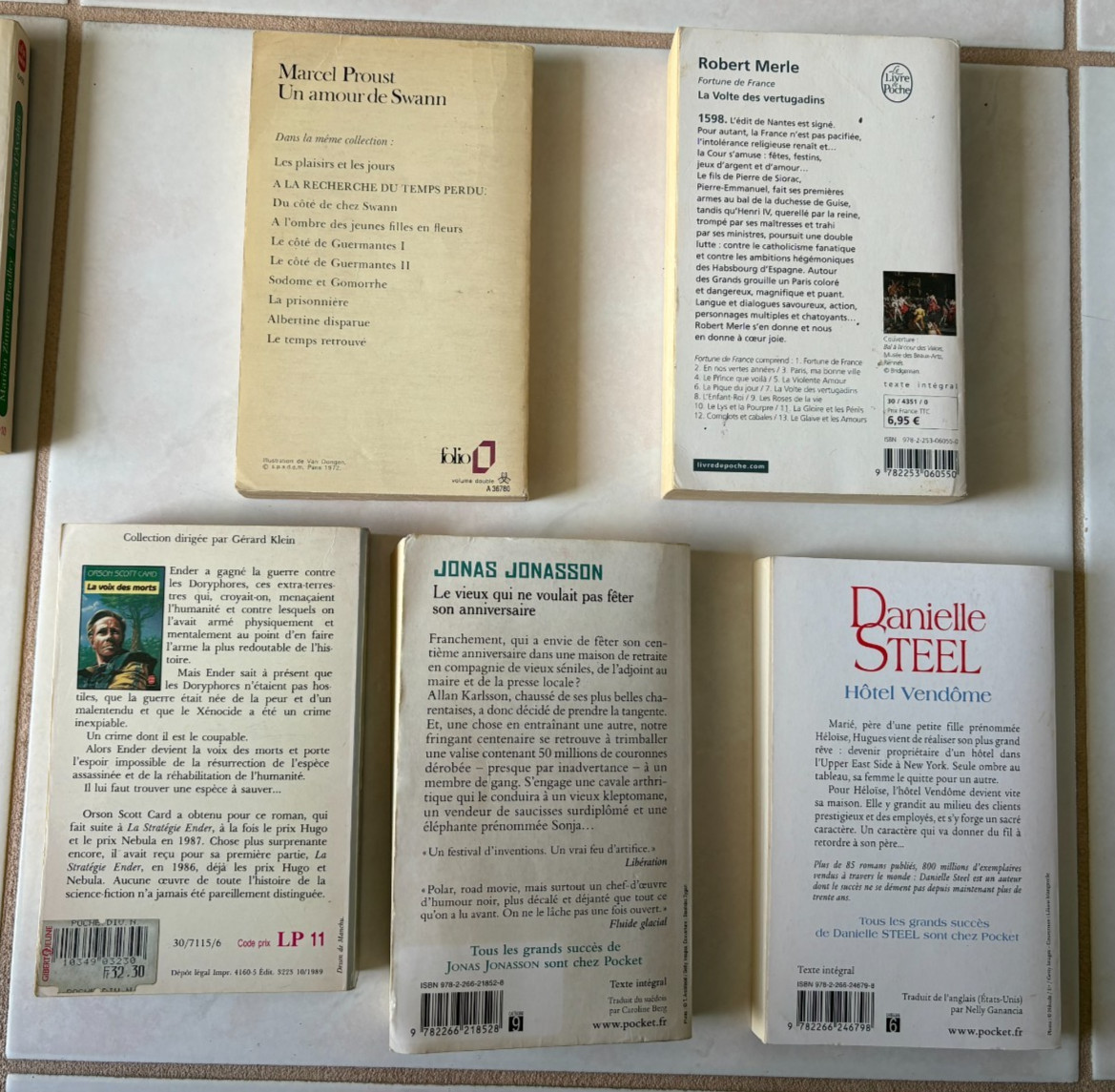 Lot of 10 books in the FRENCH Language, Paperbacks, Mixed Genre (P)