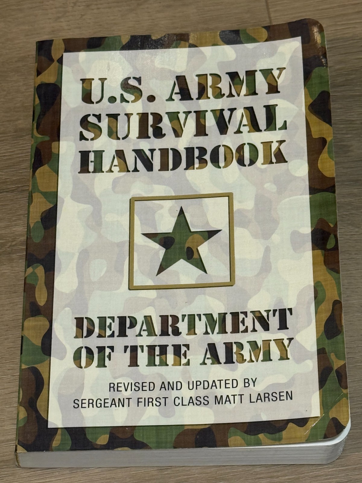 U.S. ARMY SURVIVAL HANDBOOK, REVISED By Department Of The Army & Matt Larsen VG+