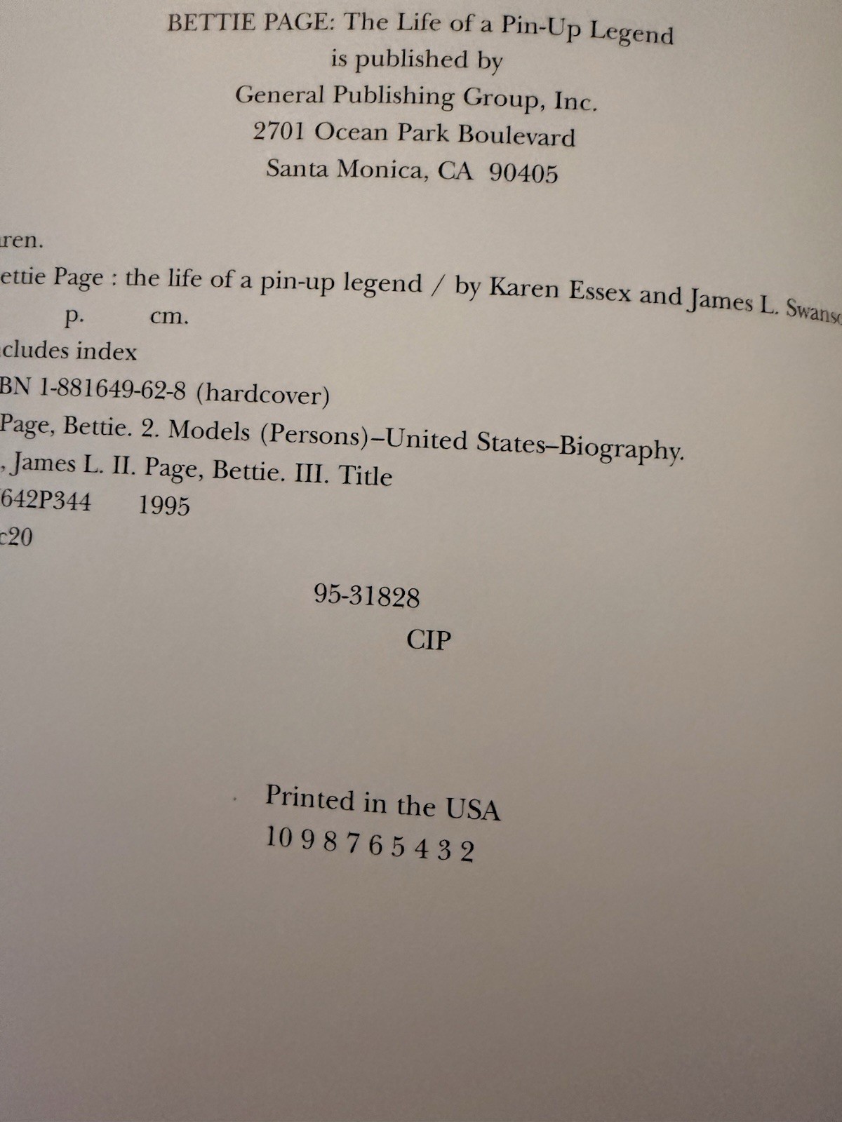 BETTIE PAGE. THE LIFE OF A PIN-UP LEGEND – 2ND. PRINTING SIGNED BY BETTIE PAGE