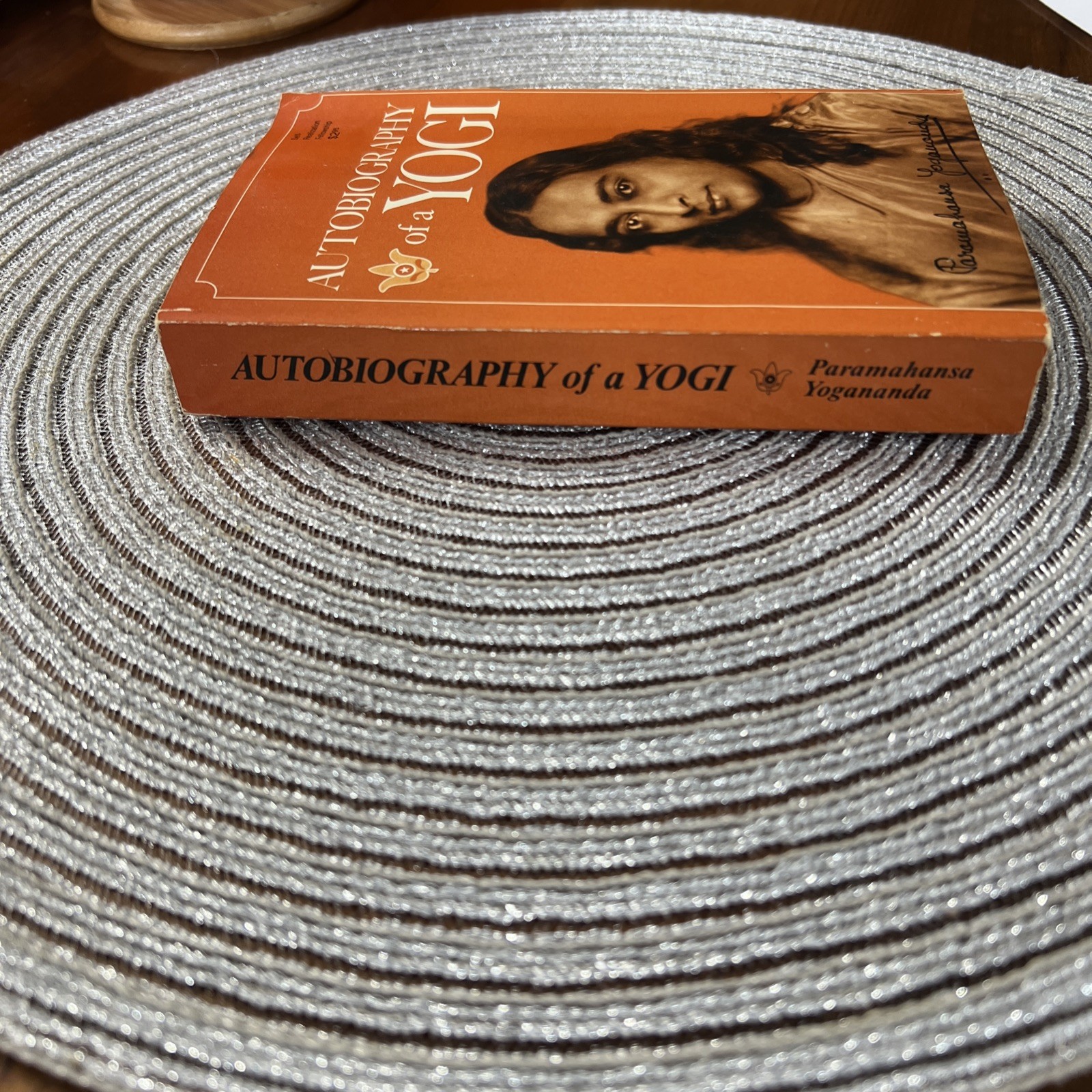 Autobiography of A Yogi by Paramahansa Yogananda Rare VTG 1974 Paperback Book