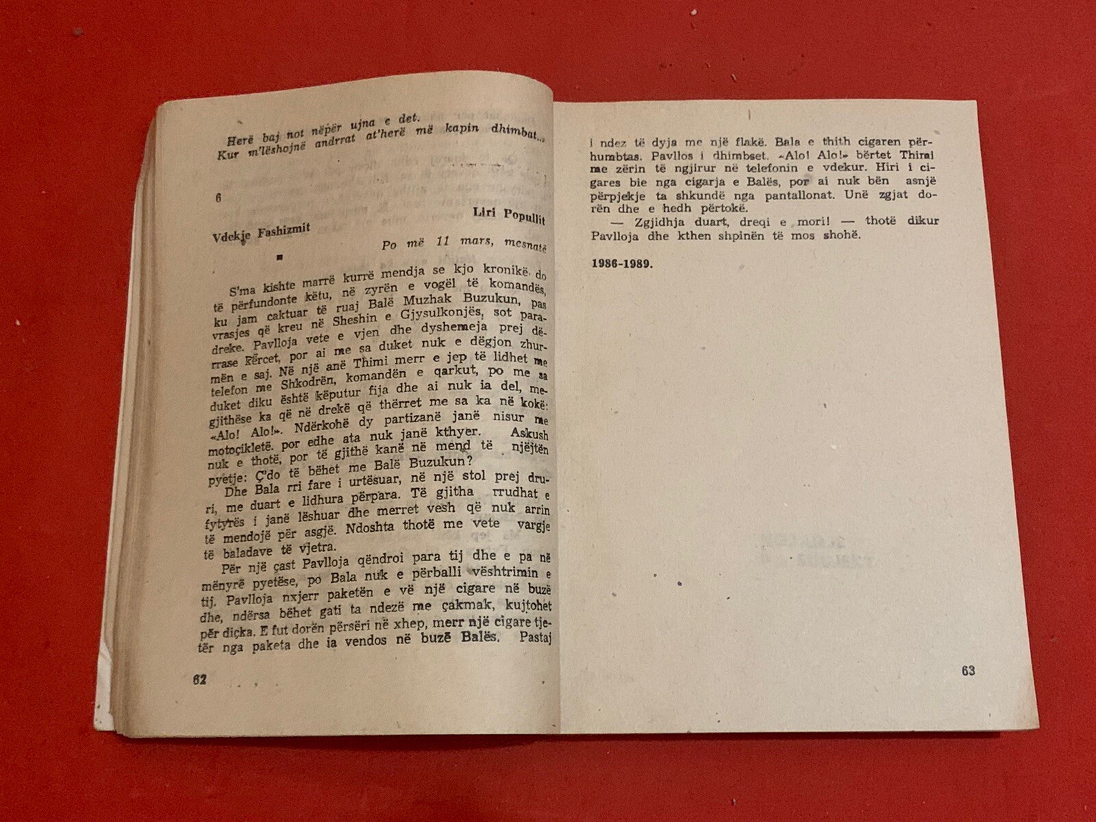 OLD ALBANIAN BOOK-NOVELE-DY KRONIKA PER NJE VRASJE-AGIM ISAKU-1991-283 pages