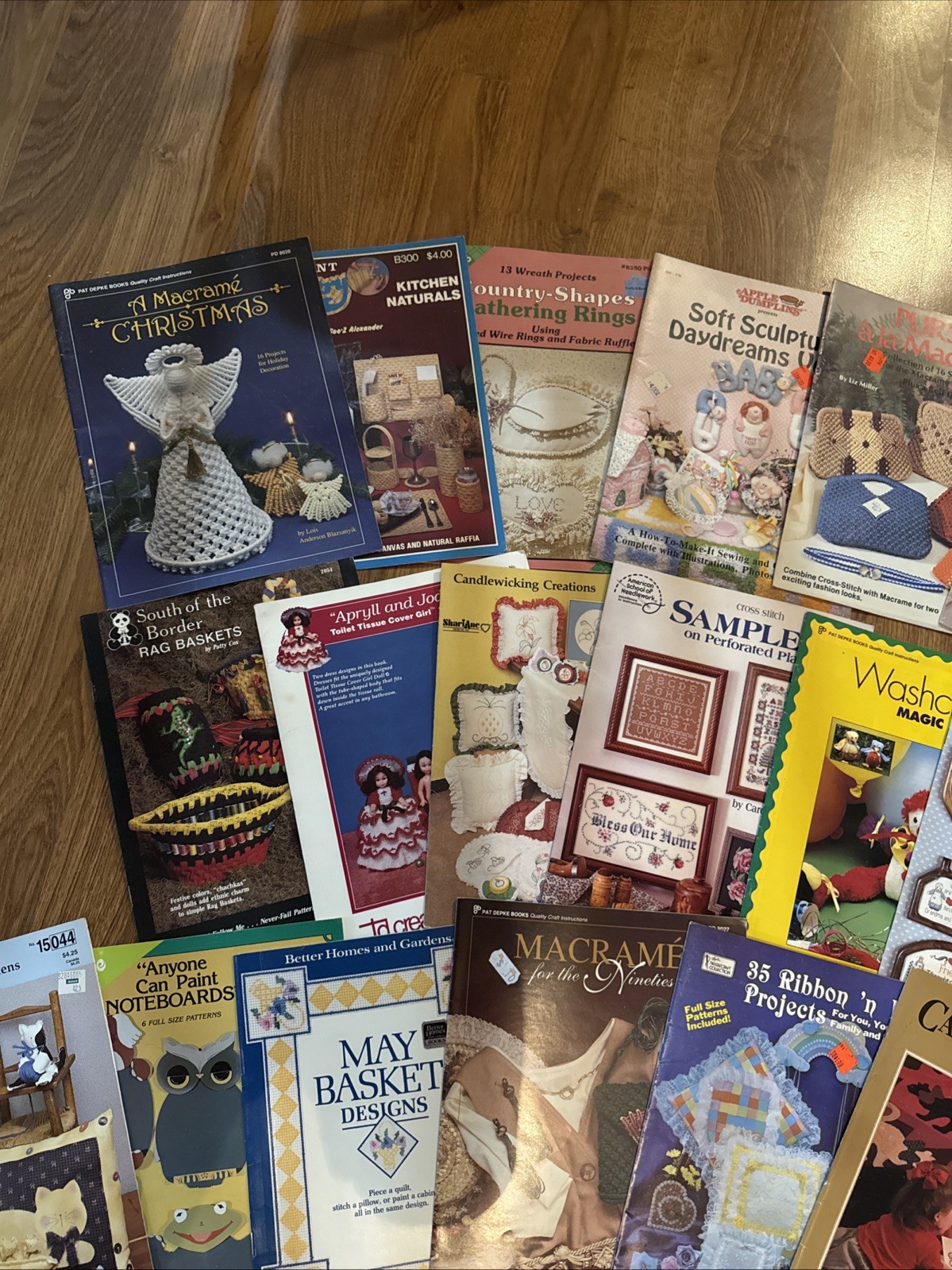 Huge Lot of 41 Arts & Craft Leaflets/Booklets/Mixed Variety of Crafting & Stitch