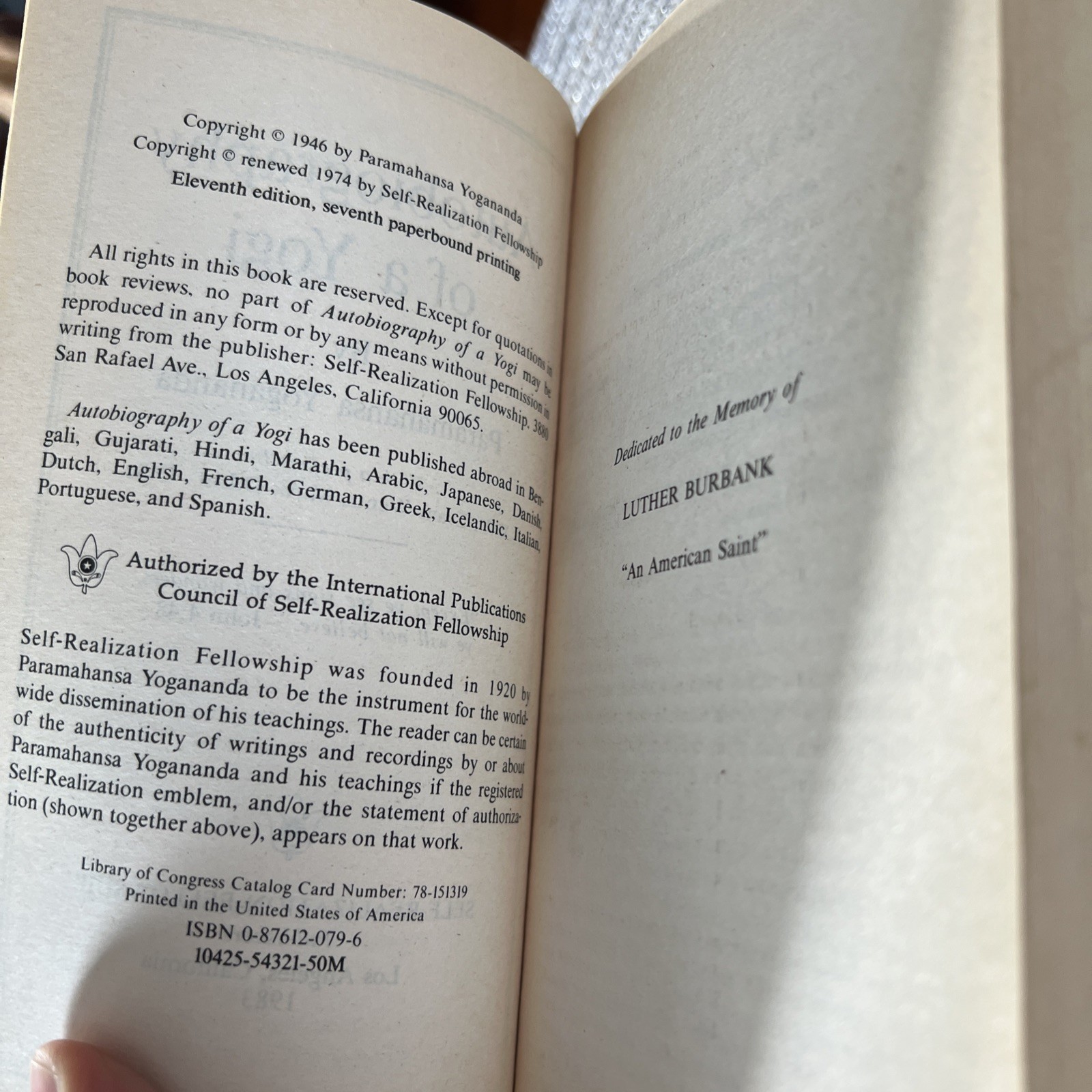 Autobiography of A Yogi by Paramahansa Yogananda Rare VTG 1974 Paperback Book