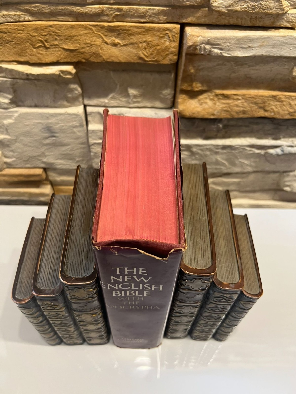 The New English Bible with the Apocrypha Oxford Cambridge 1970 Second Ed HCDJ