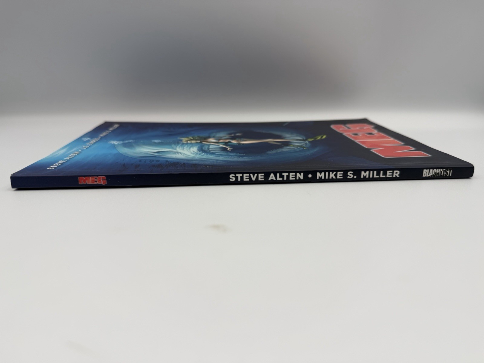 The Meg Graphic Novel Steve Alten Rare TPB Comic Book Megalodon 2019 BLACKLIST