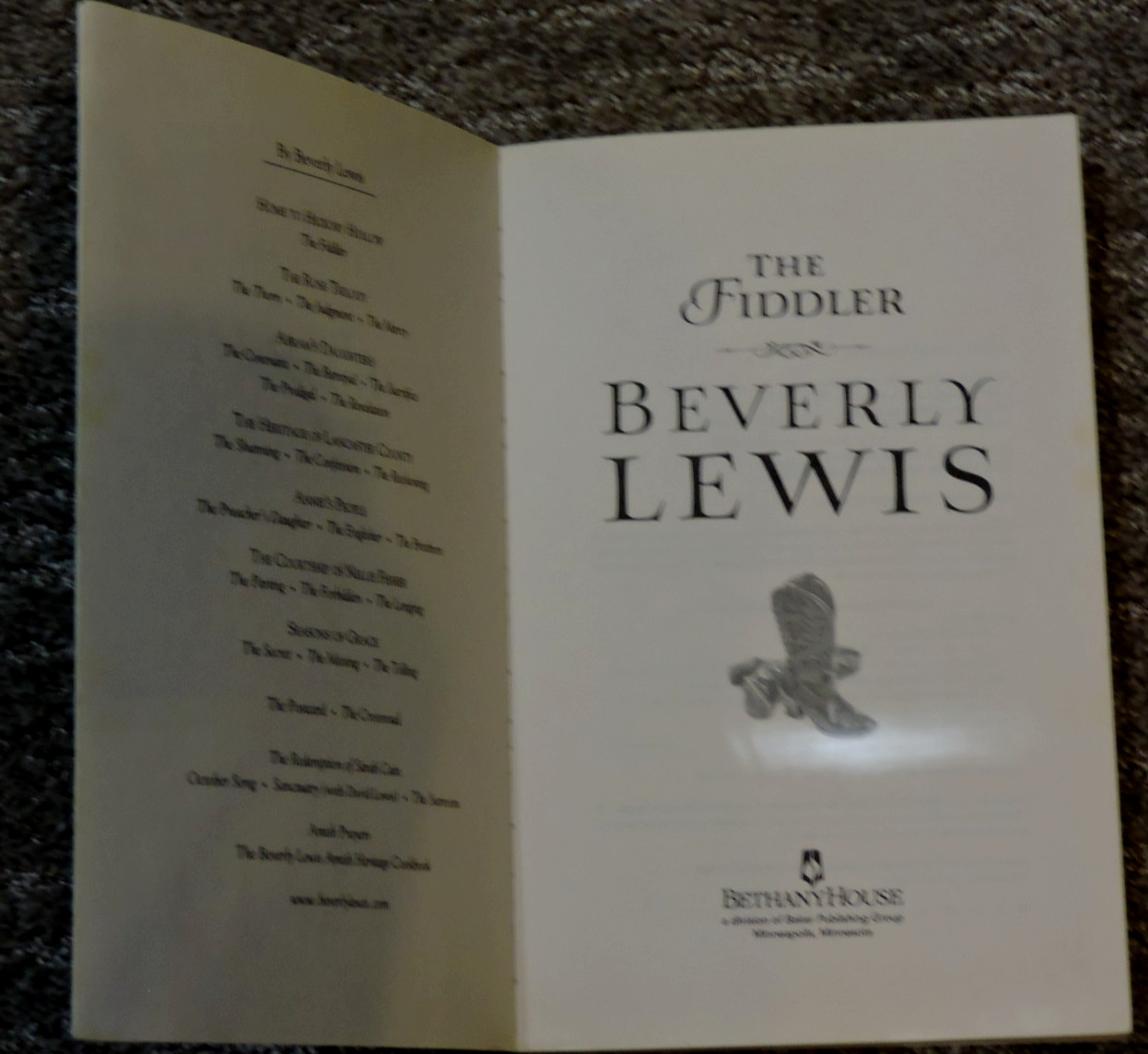 The Fiddler by Beverly Lewis Paperback 323 pages Book