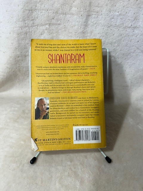 Shantaram by Gregory David Roberts Paperback Novel 2004 Edition *Good* Condition