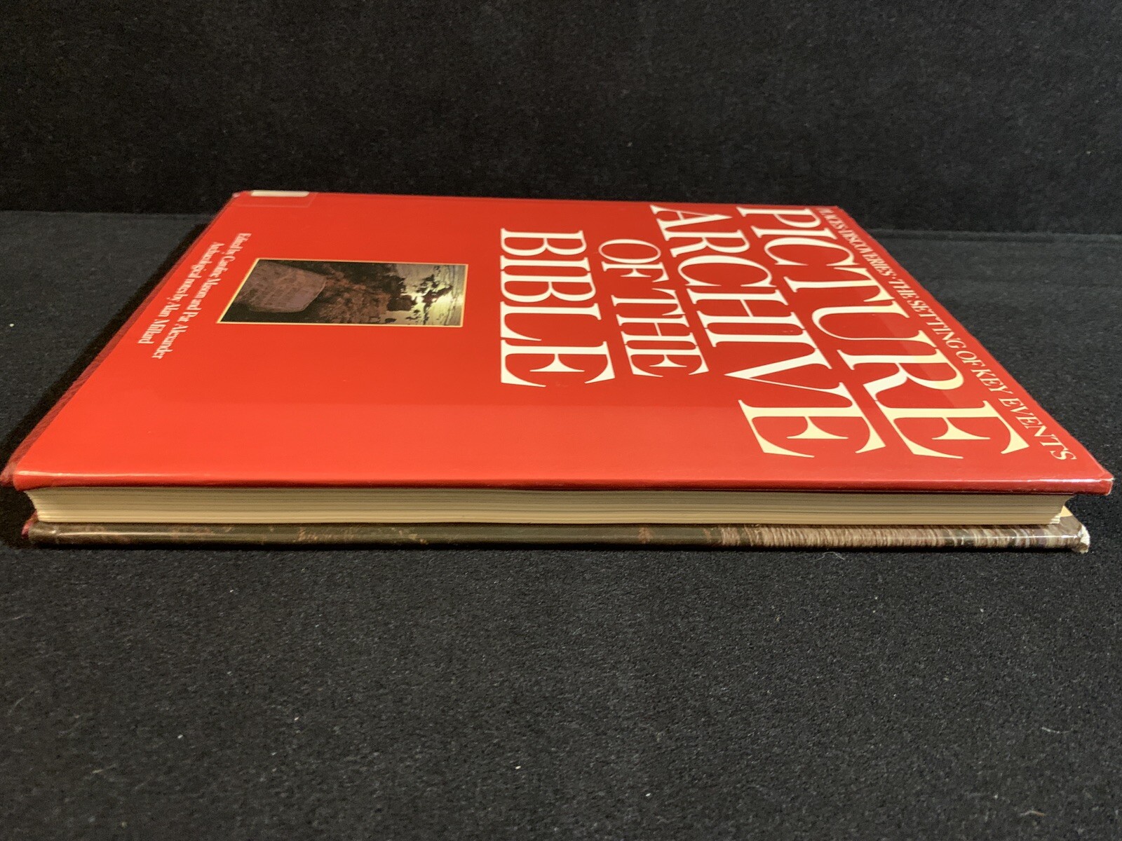 PICTURE ARCHIVE OF THE BIBLE. Hardback by Alan Millard 1987 hardcover