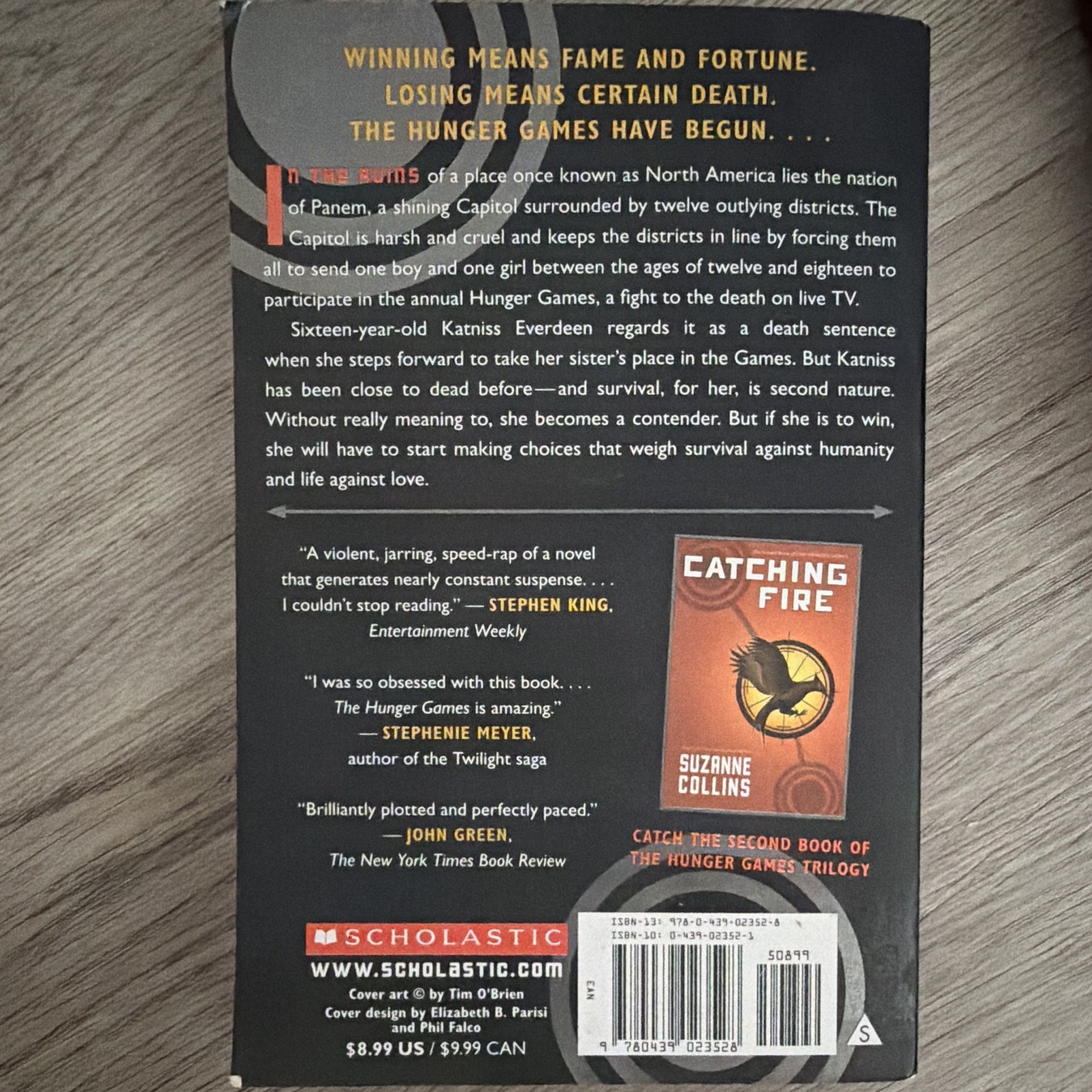 Suzanne Collins Hunger Games Trilogy: Hunger Games, Catching Fire, Mockingjay