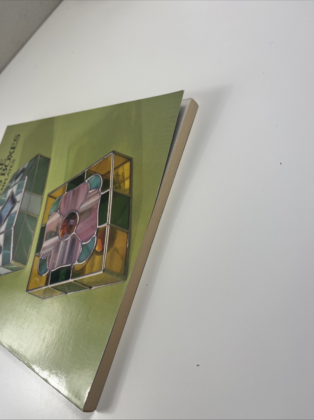 Easy-to-Make Stained Glass Boxes: With Full-Size Templates (Dover Crafts: St…