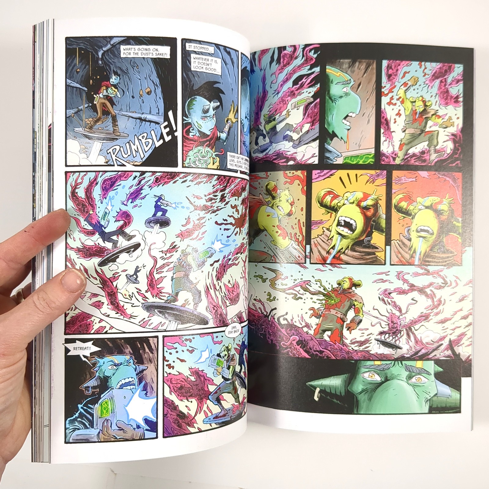 Voyagis Sci Fi Adventure Graphic Novel Paperback Book Sumeyye Kesgin 2023