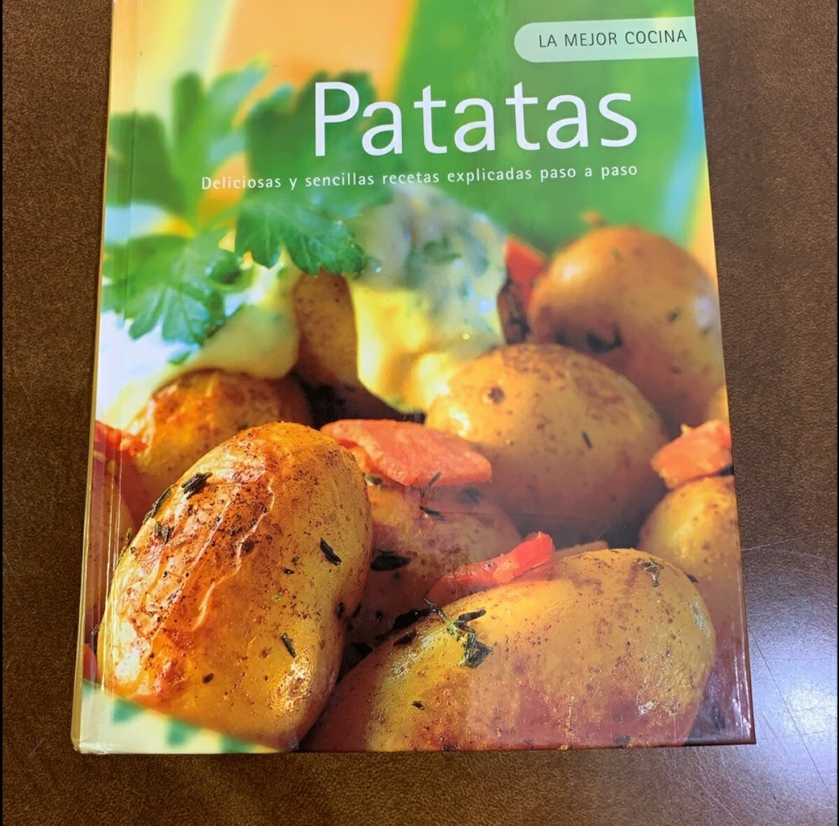 La mejor cocina PATATAS.Spanish book 254 pages.
