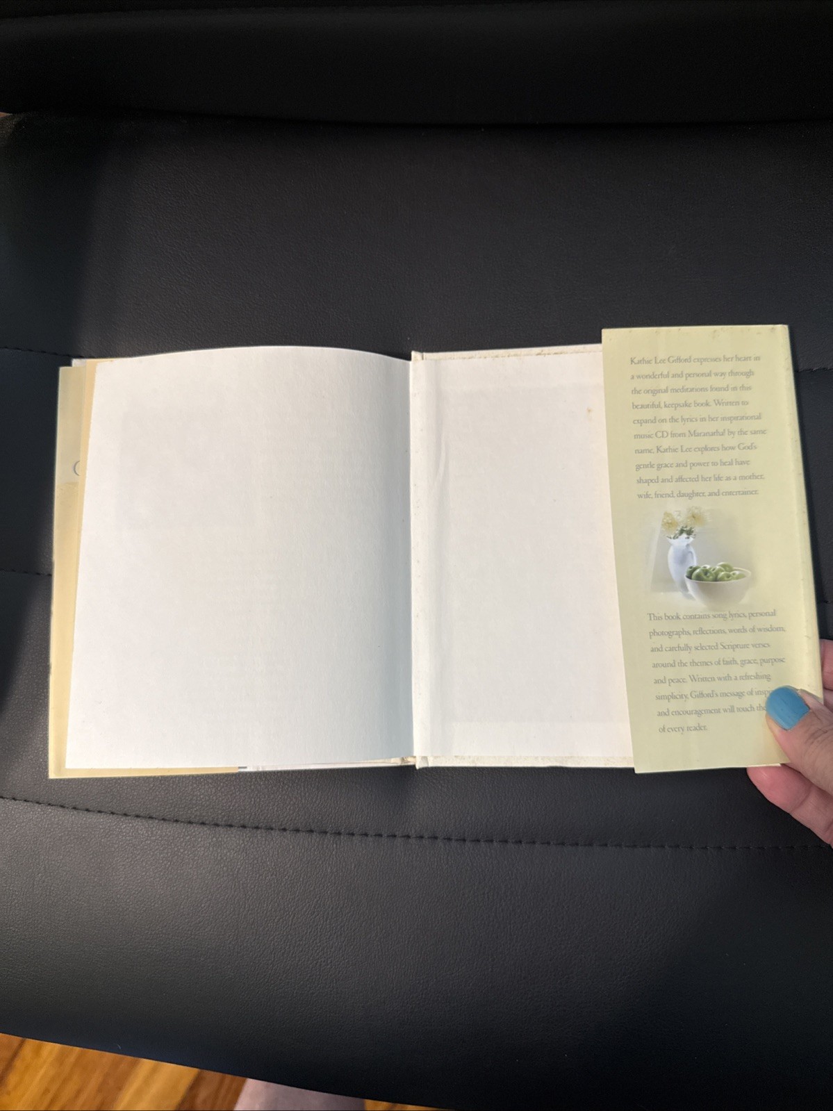 Gentle Grace : Reflections and Scriptures on God’s Gentle Grace by Kathie Lee…