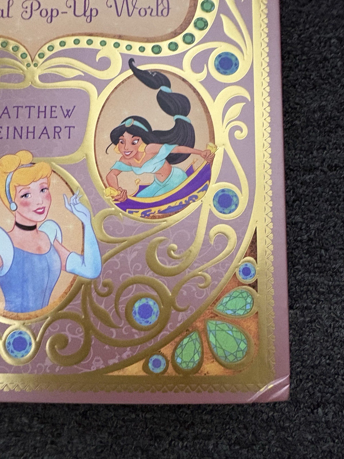 Disney Princess: A Magical Pop-Up WorldBy Matthew Reinhart LIKE NEW