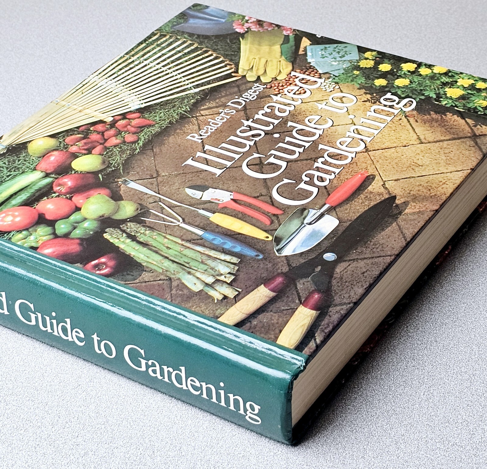 Reader’s Digest Illustrated Guide to Gardening Various 672 Pages Hardcover 1977