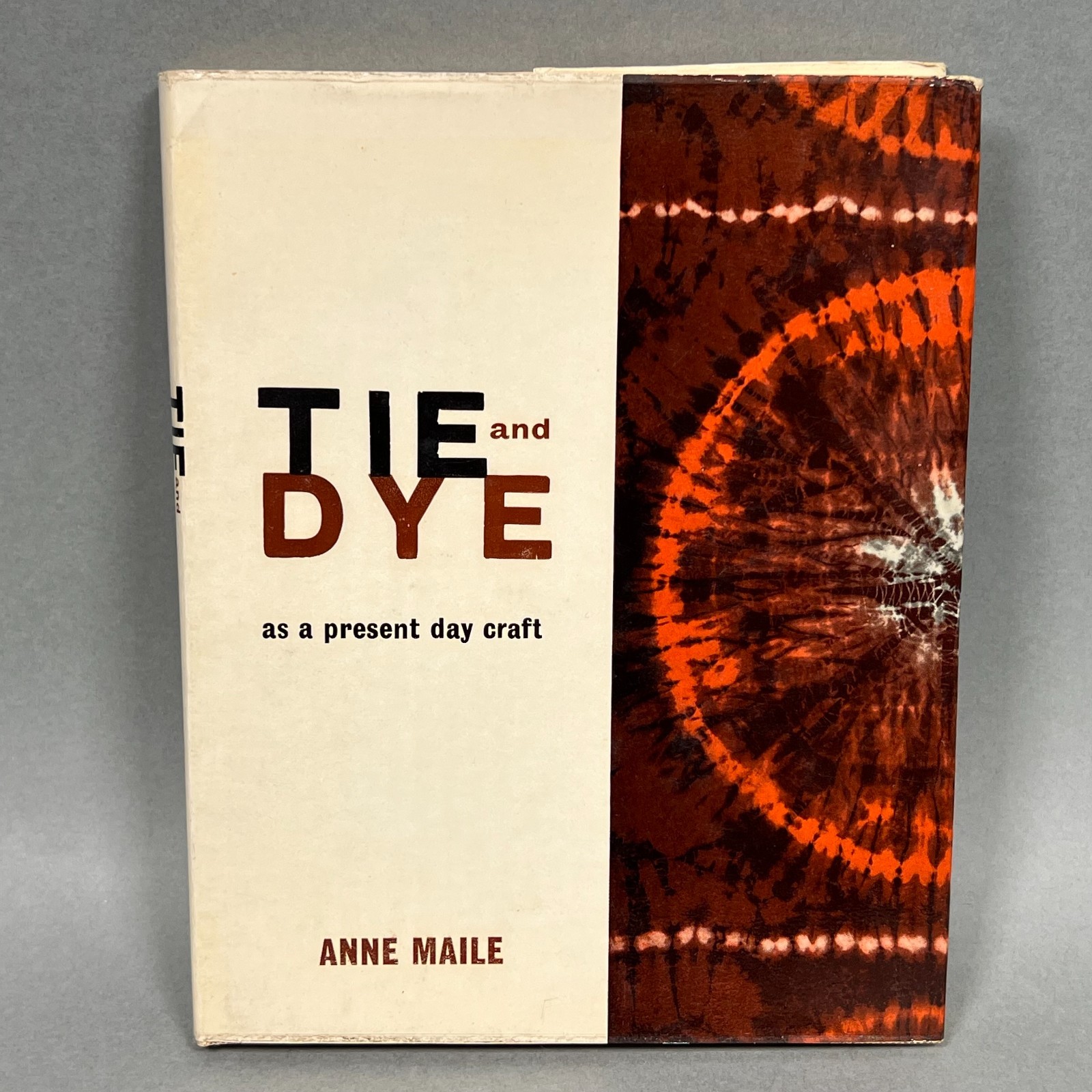 TIE AND DYE AS A PRESENT DAY CRAFT ANNE MAILE 4TH PRINTING 1969 DUST JACKET VGC