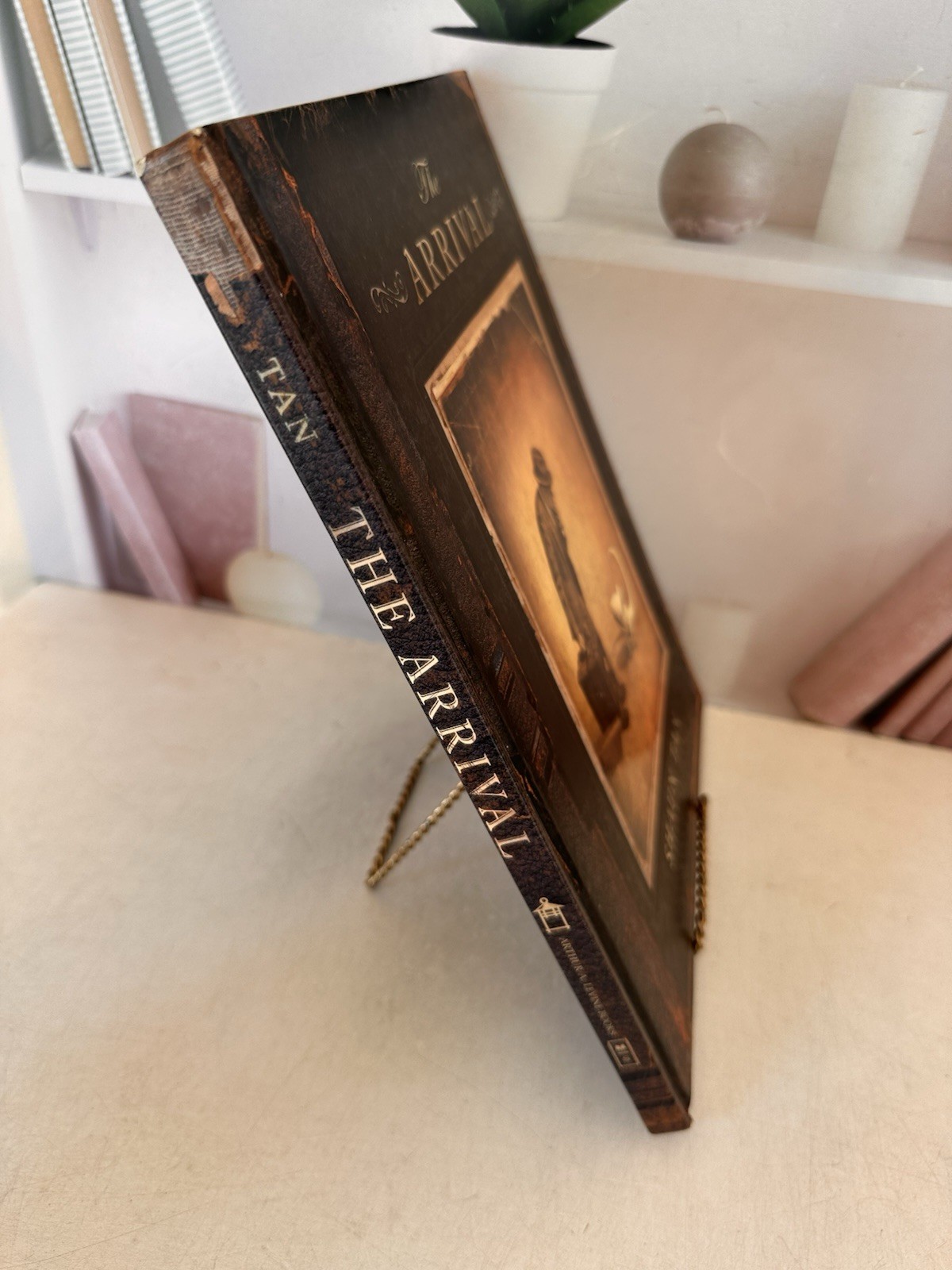 The Arrival Shaun Tan Arthur A Levine HC 1st Ed 2007 Graphic Novel Fantasy