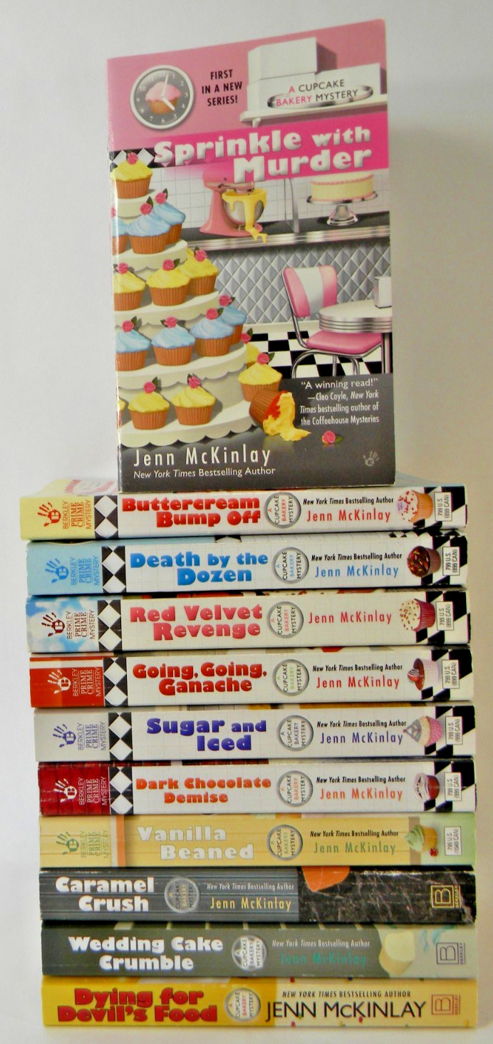 Lot Of 11 Cupcake Bakery Mystery Series Jenn McKinlay books 1-11 (MMPB) – VG
