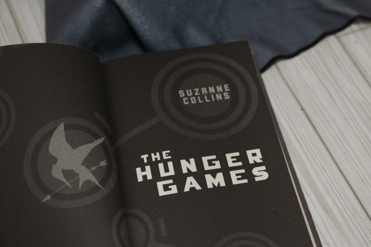 The Hunger Games by Suzanne Collins (2008, Hardcover) No Jacket Good Cond